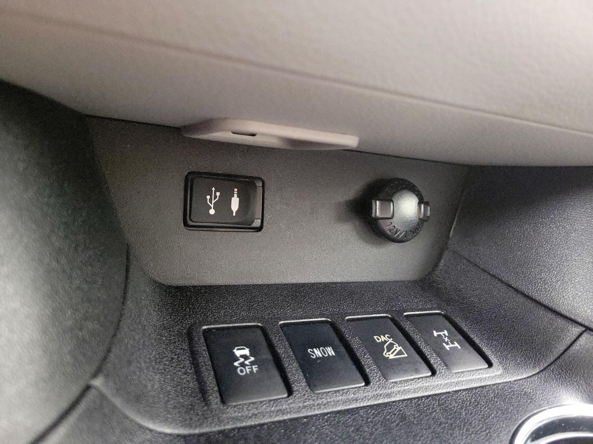 Thumbnail: 2015 Toyota Highlander - 18