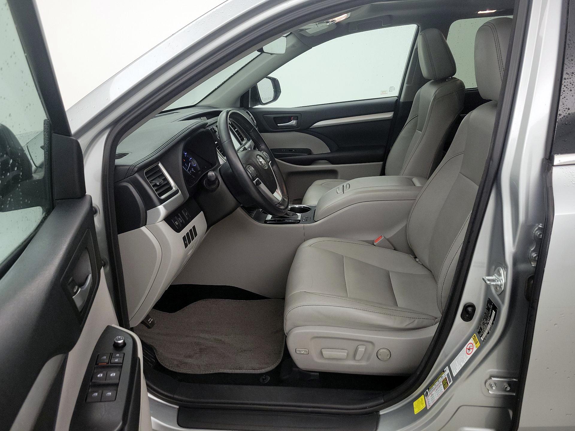 Thumbnail: 2017 Toyota Highlander - 11