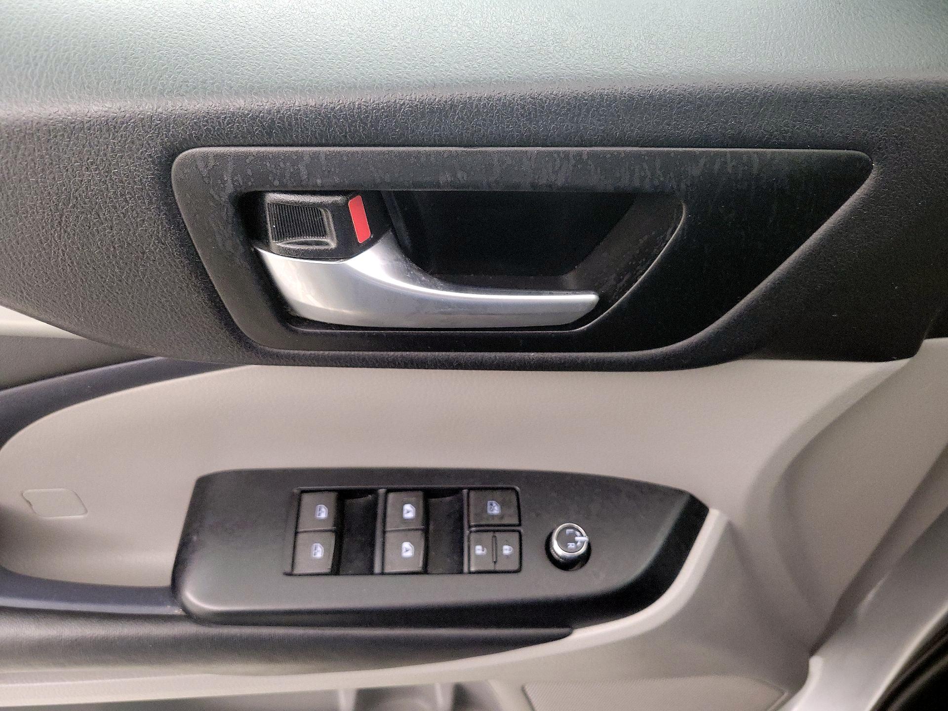 Thumbnail: 2017 Toyota Highlander - 12