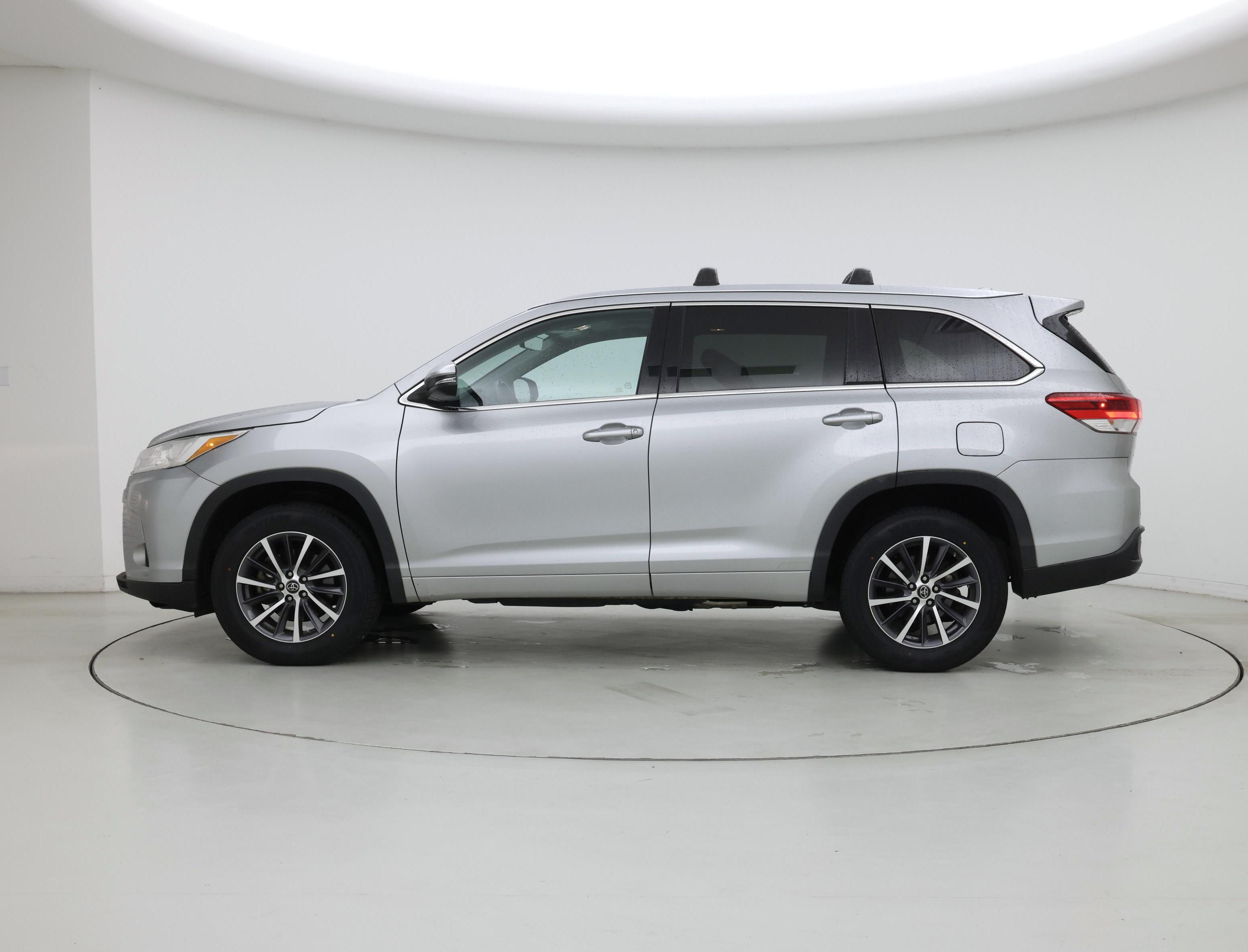 Thumbnail: 2017 Toyota Highlander - 3