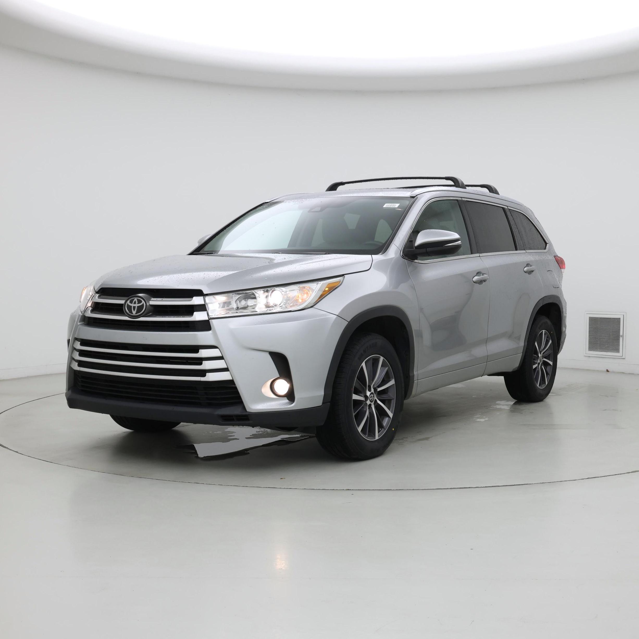 Thumbnail: 2017 Toyota Highlander - 4