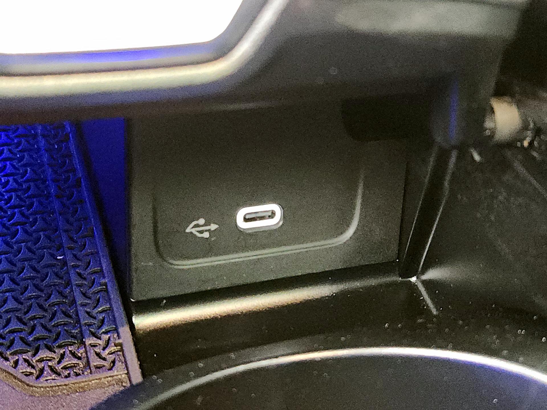 Thumbnail: 2023 Mercedes-Benz C-Class - 19