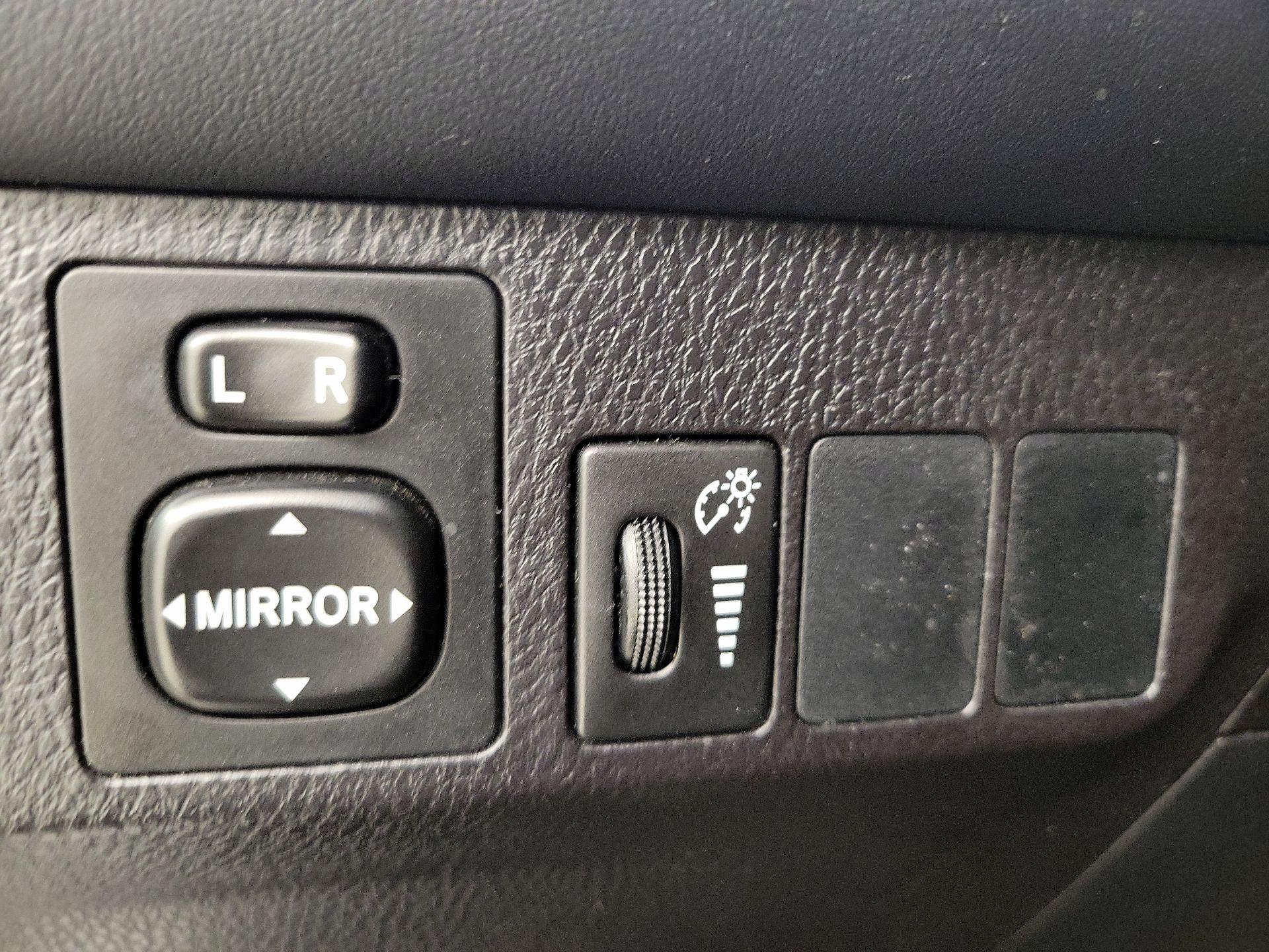 Thumbnail: 2016 Toyota RAV4 - 13