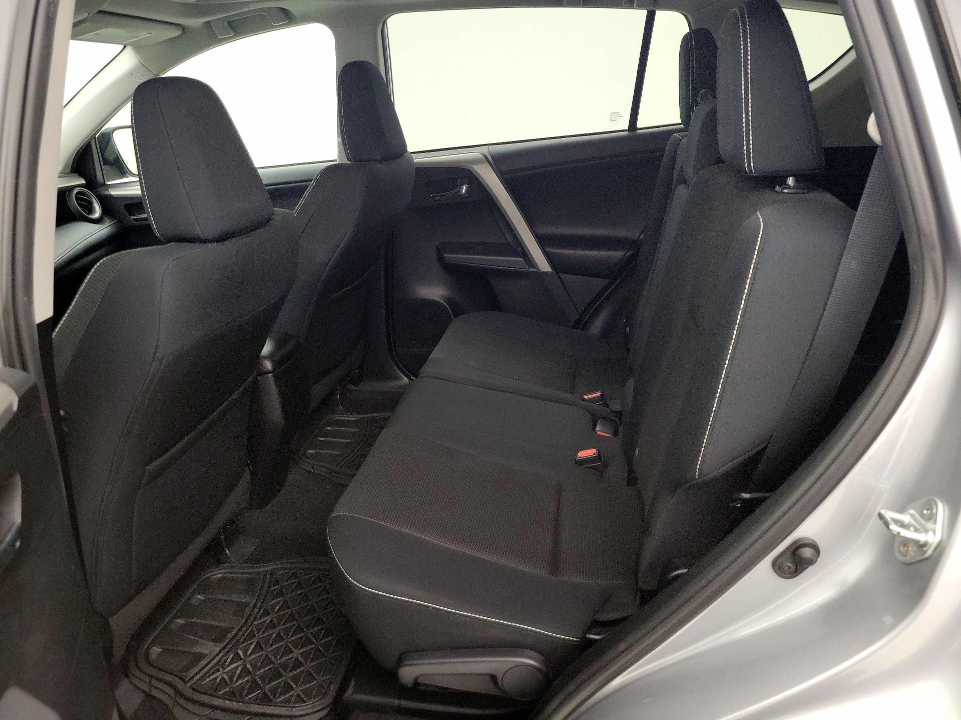 Thumbnail: 2016 Toyota RAV4 - 20