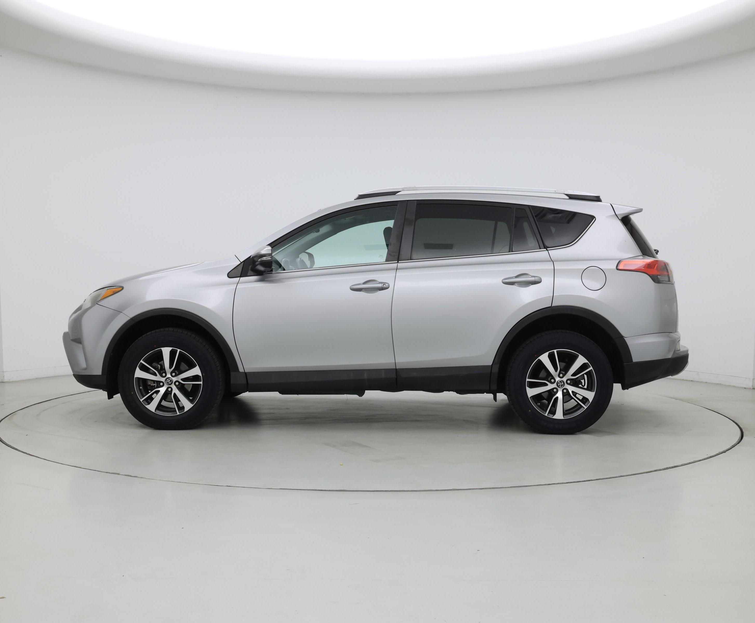 Thumbnail: 2016 Toyota RAV4 - 3