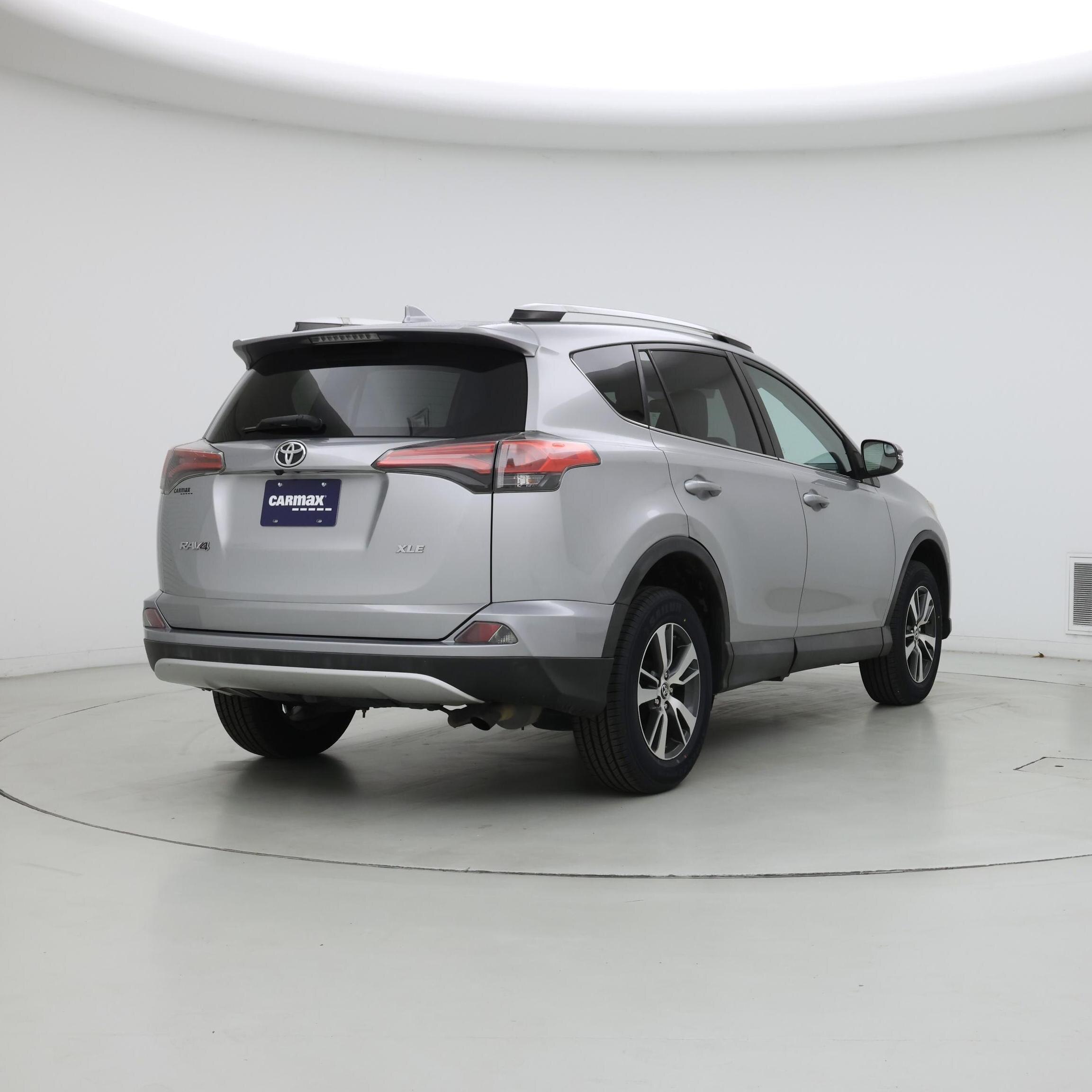 Thumbnail: 2016 Toyota RAV4 - 8
