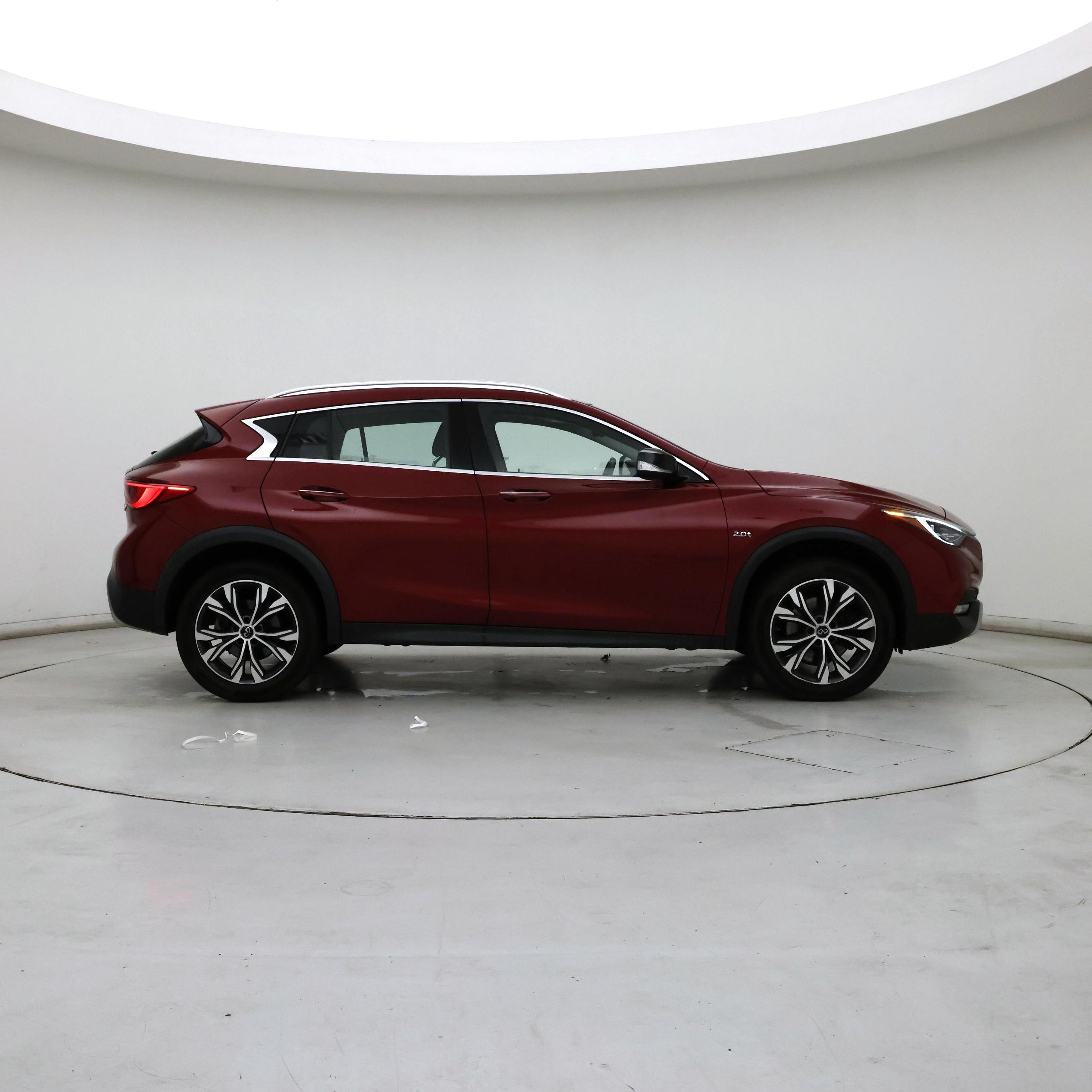 Thumbnail: 2017 INFINITI QX30 - 7