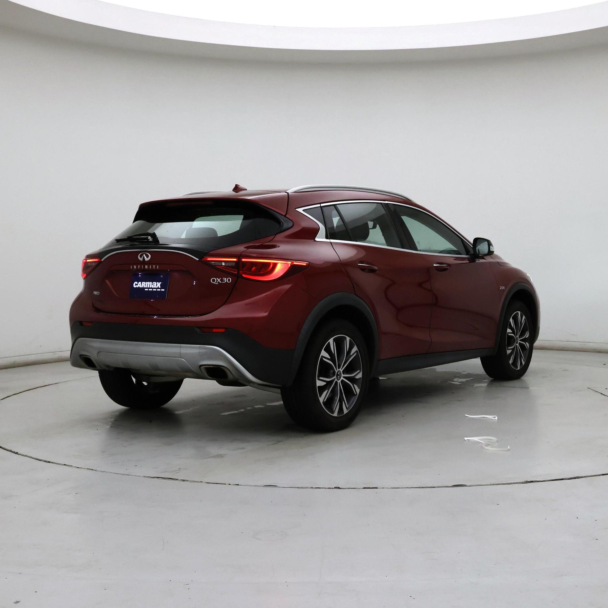 Thumbnail: 2017 INFINITI QX30 - 8