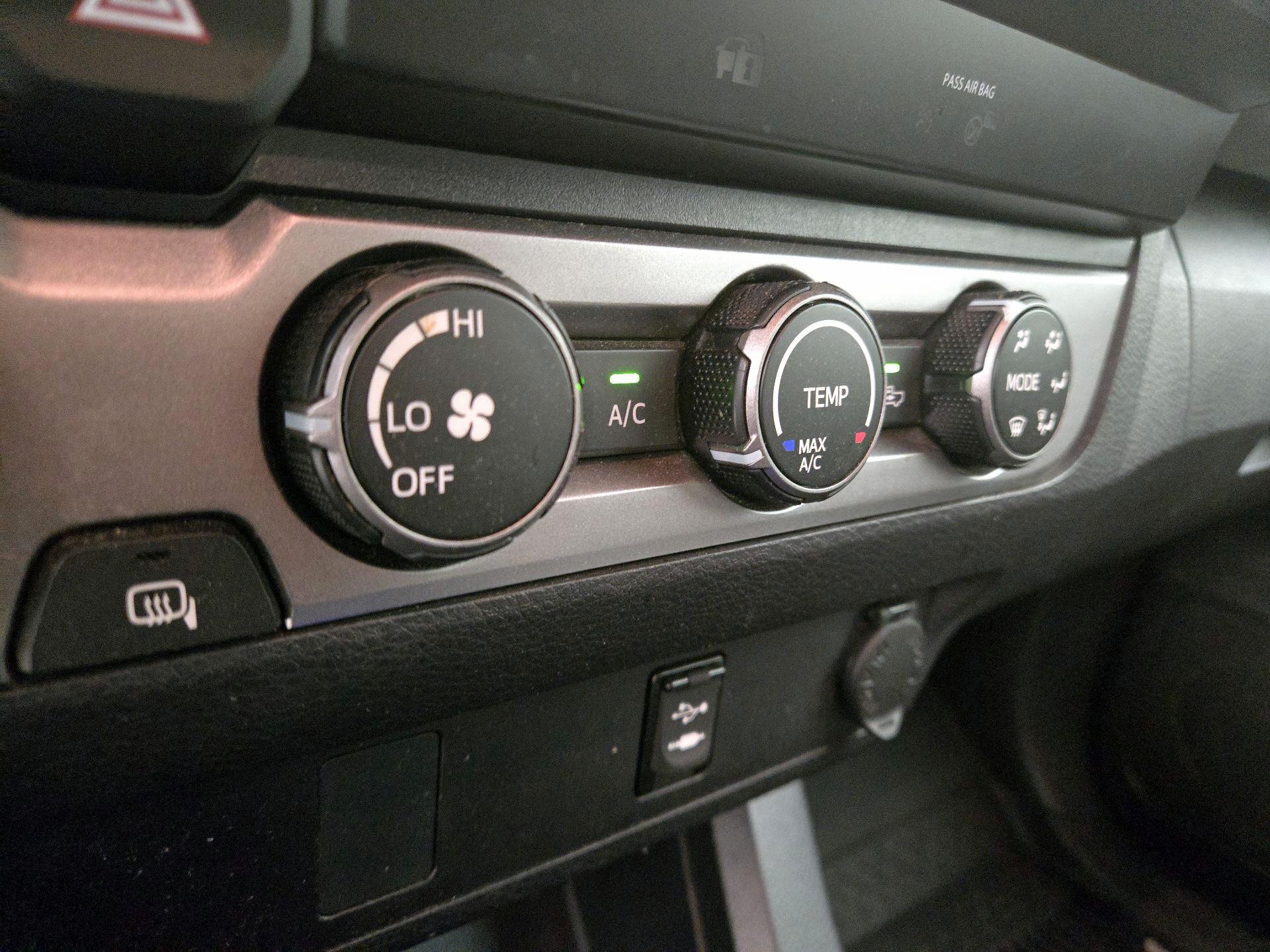 Thumbnail: 2019 Toyota Tacoma - 16