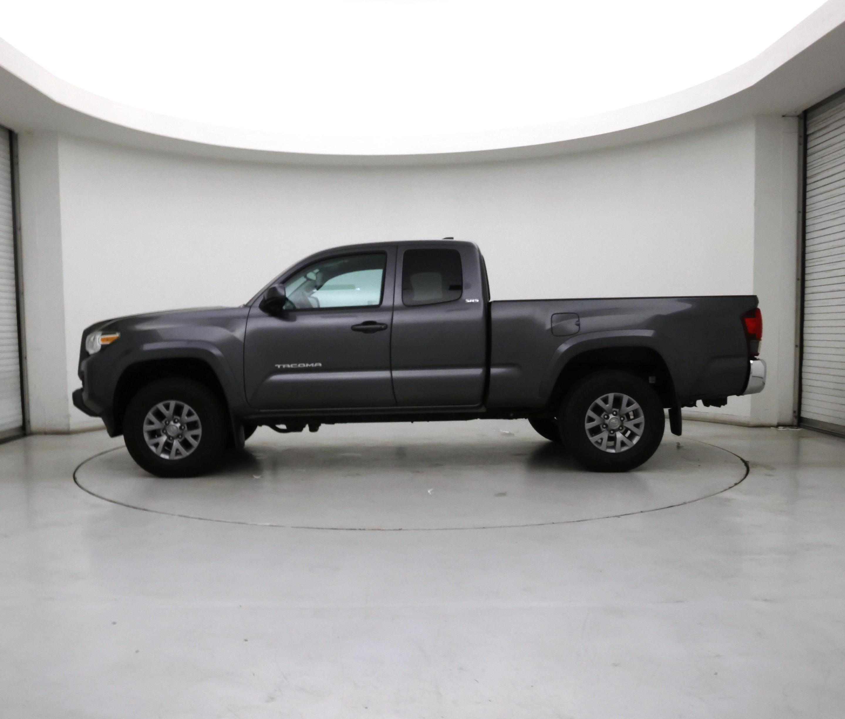 Thumbnail: 2019 Toyota Tacoma - 3