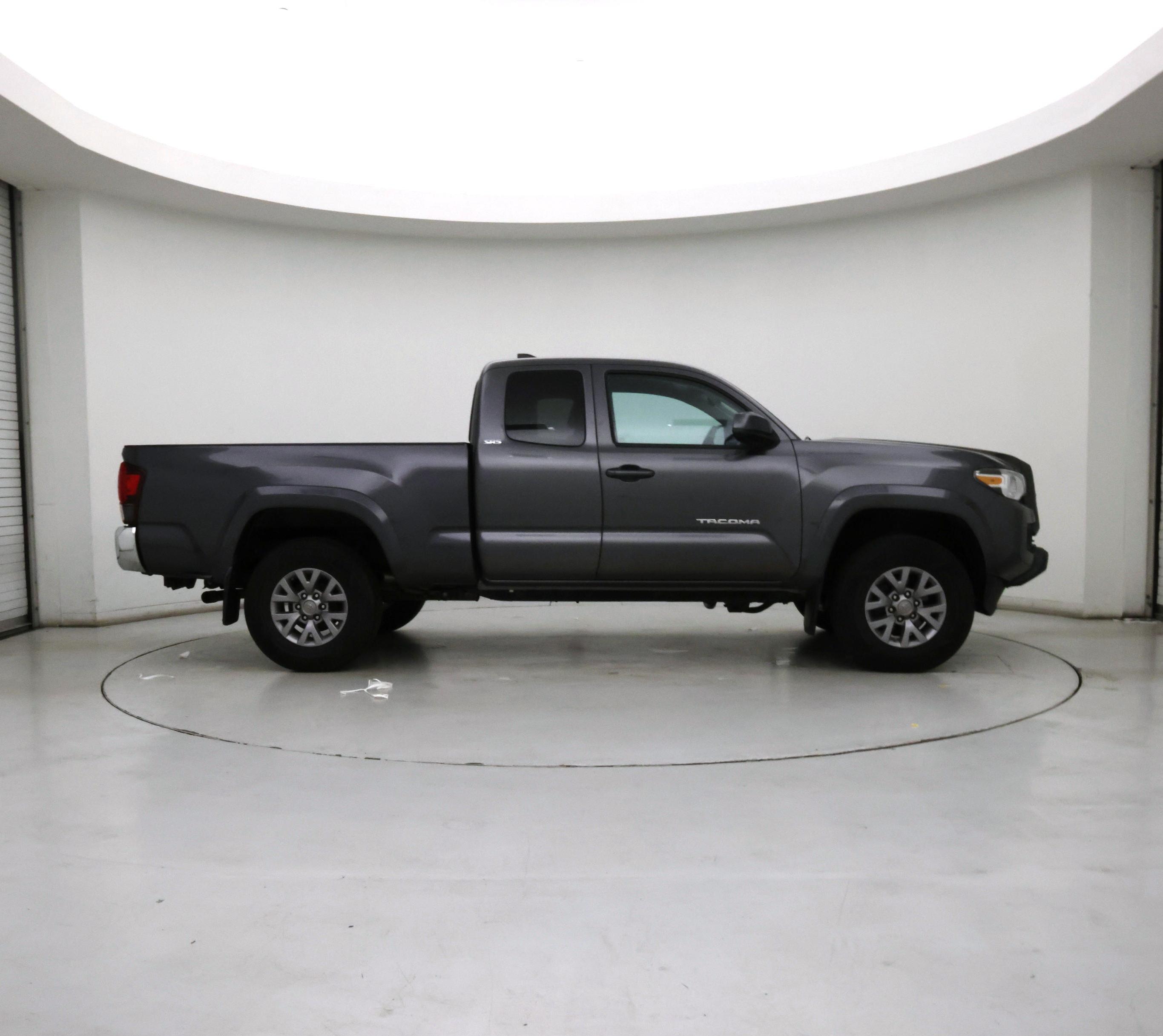 Thumbnail: 2019 Toyota Tacoma - 7