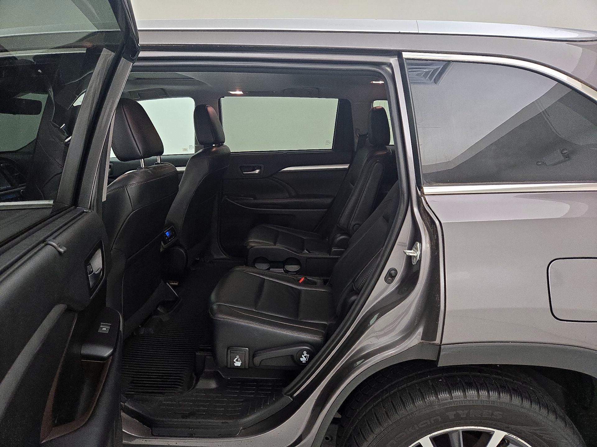 Thumbnail: 2018 Toyota Highlander - 18