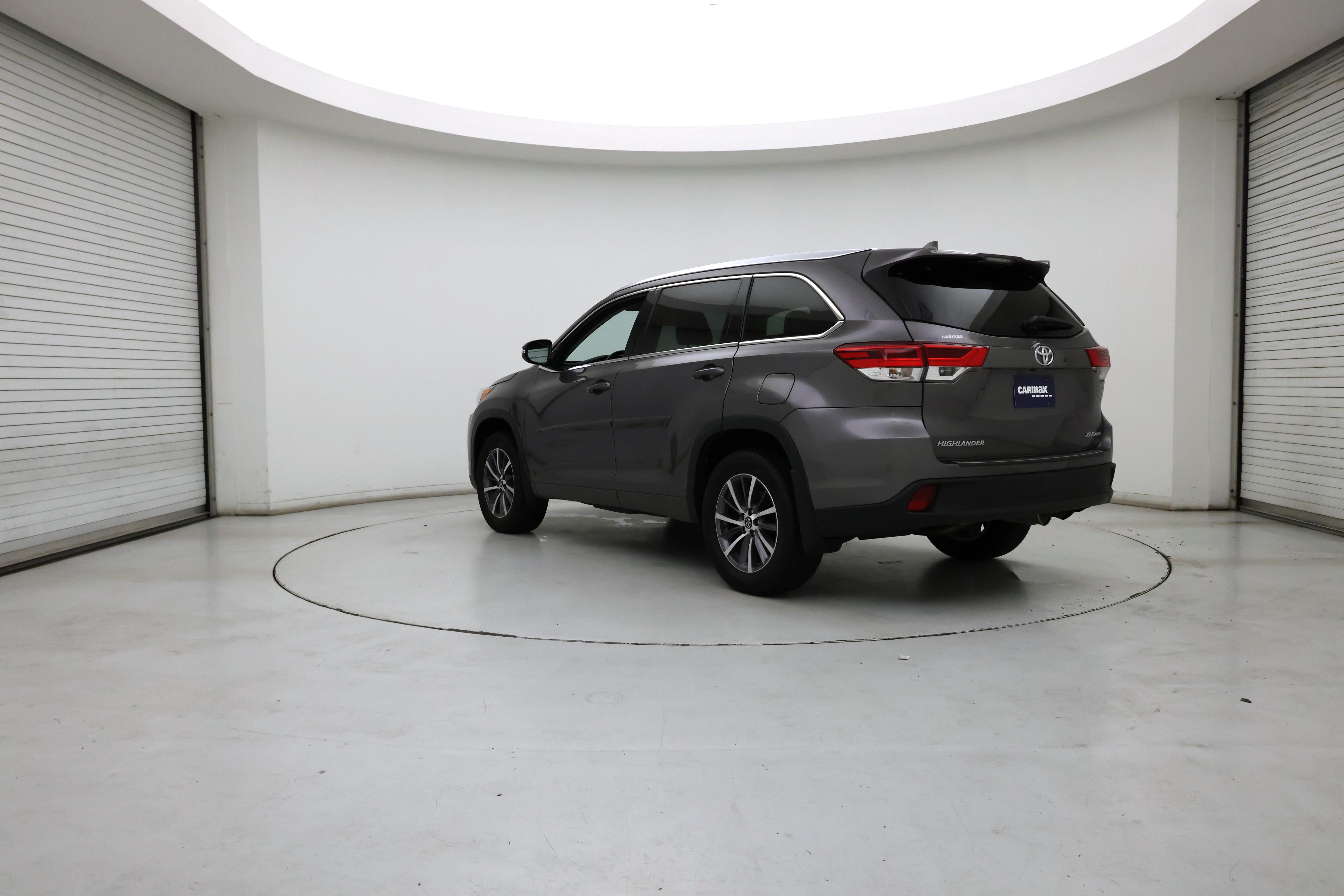 Thumbnail: 2018 Toyota Highlander - 2