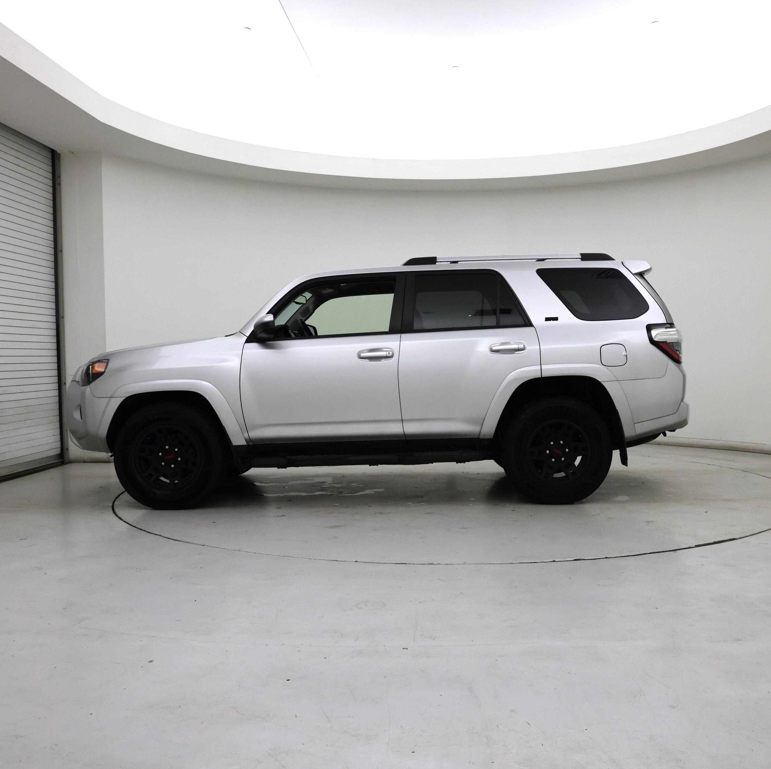 Thumbnail: 2022 Toyota 4Runner - 3