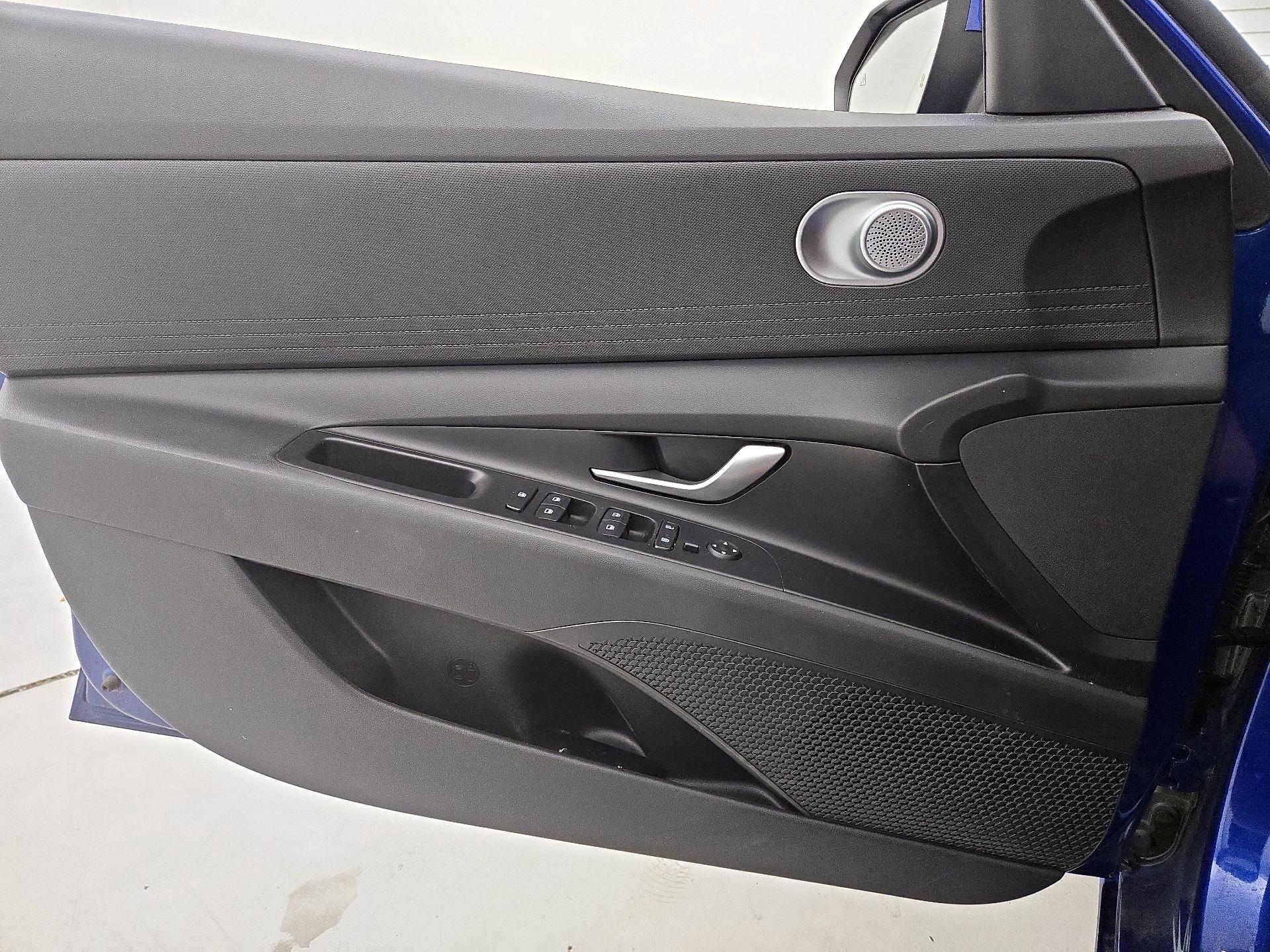 Thumbnail: 2021 Hyundai Elantra - 12