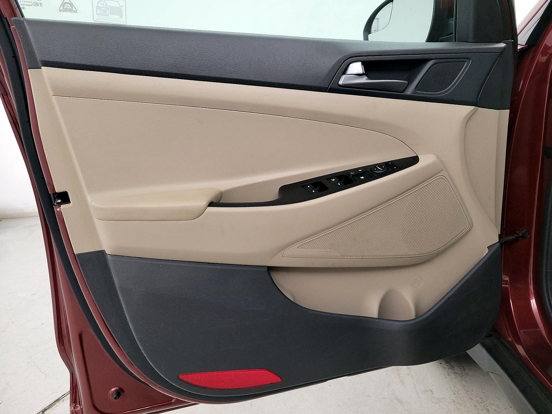 Thumbnail: 2016 Hyundai Tucson - 12