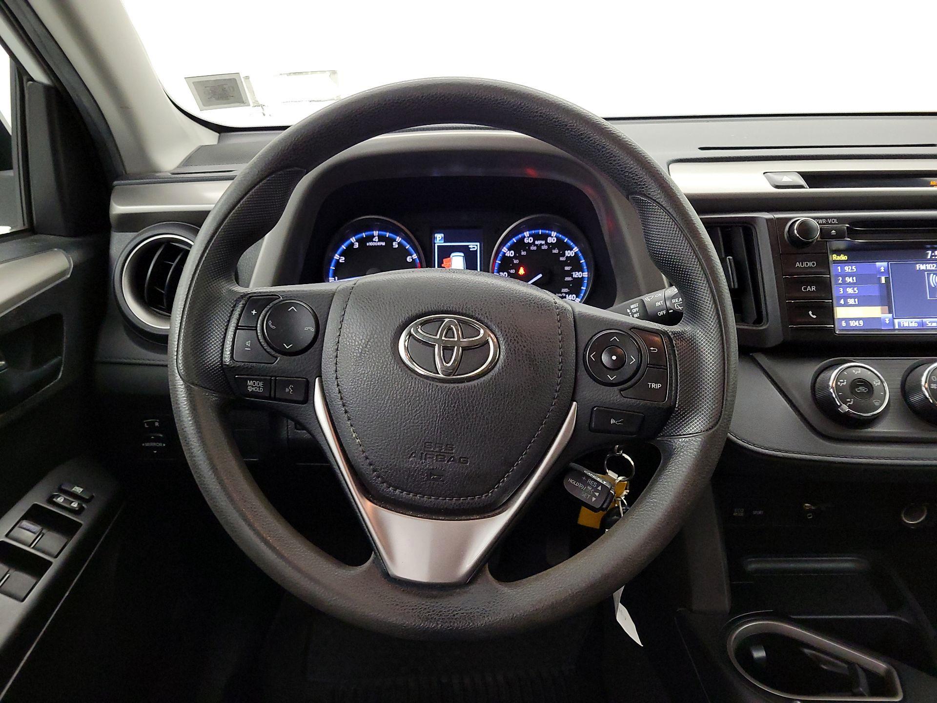 Thumbnail: 2018 Toyota RAV4 - 10