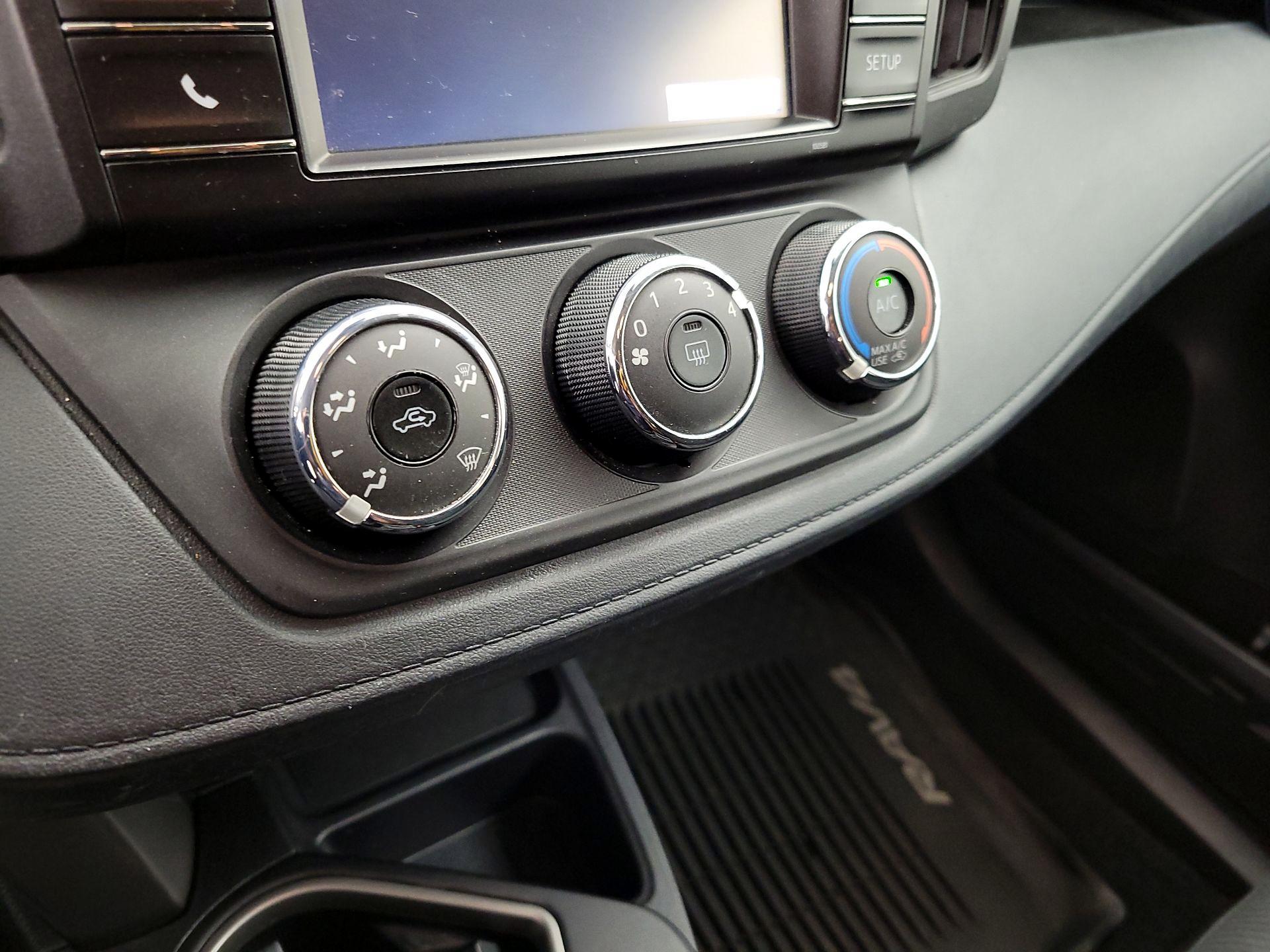 Thumbnail: 2018 Toyota RAV4 - 16