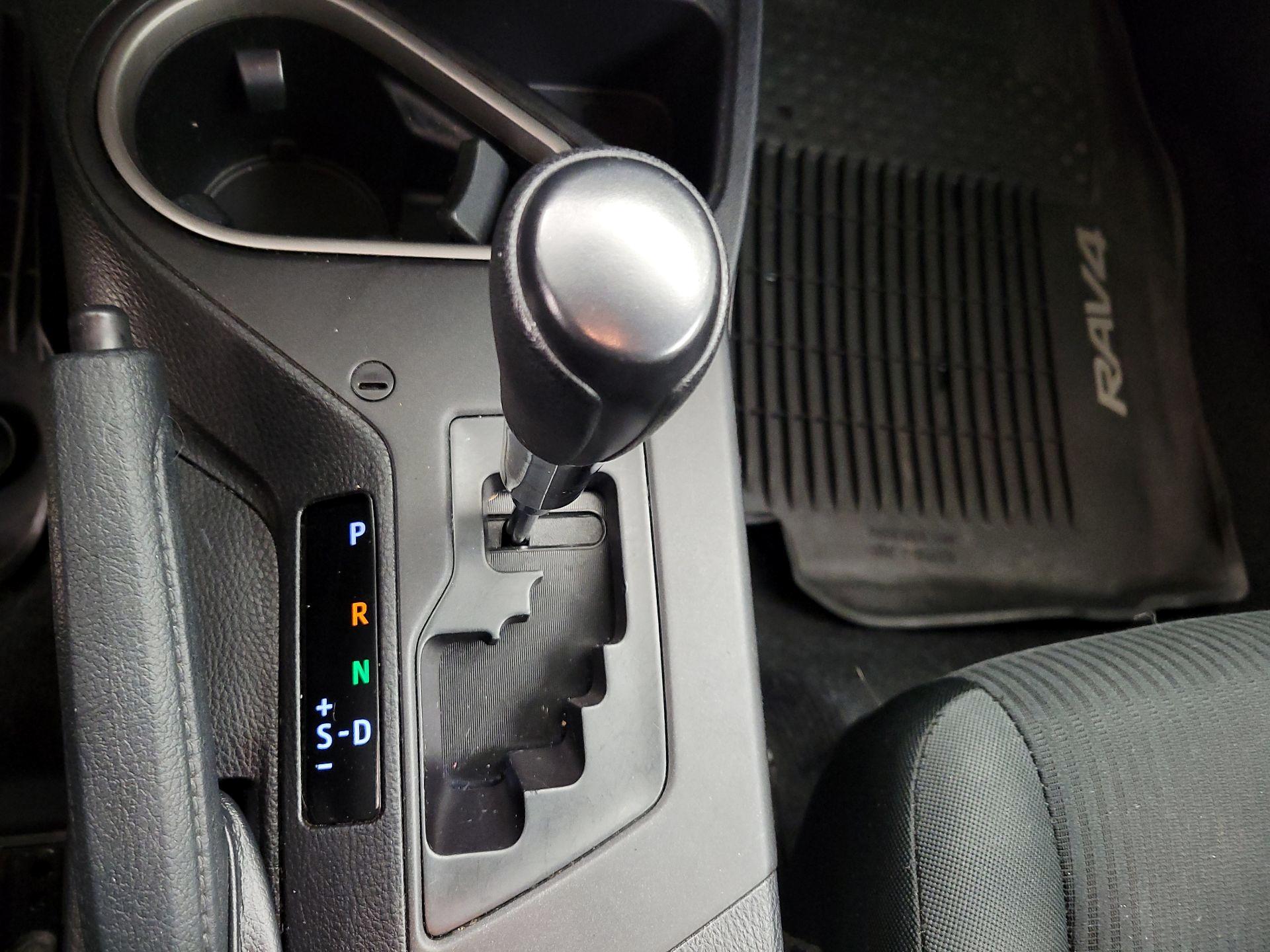 Thumbnail: 2018 Toyota RAV4 - 17