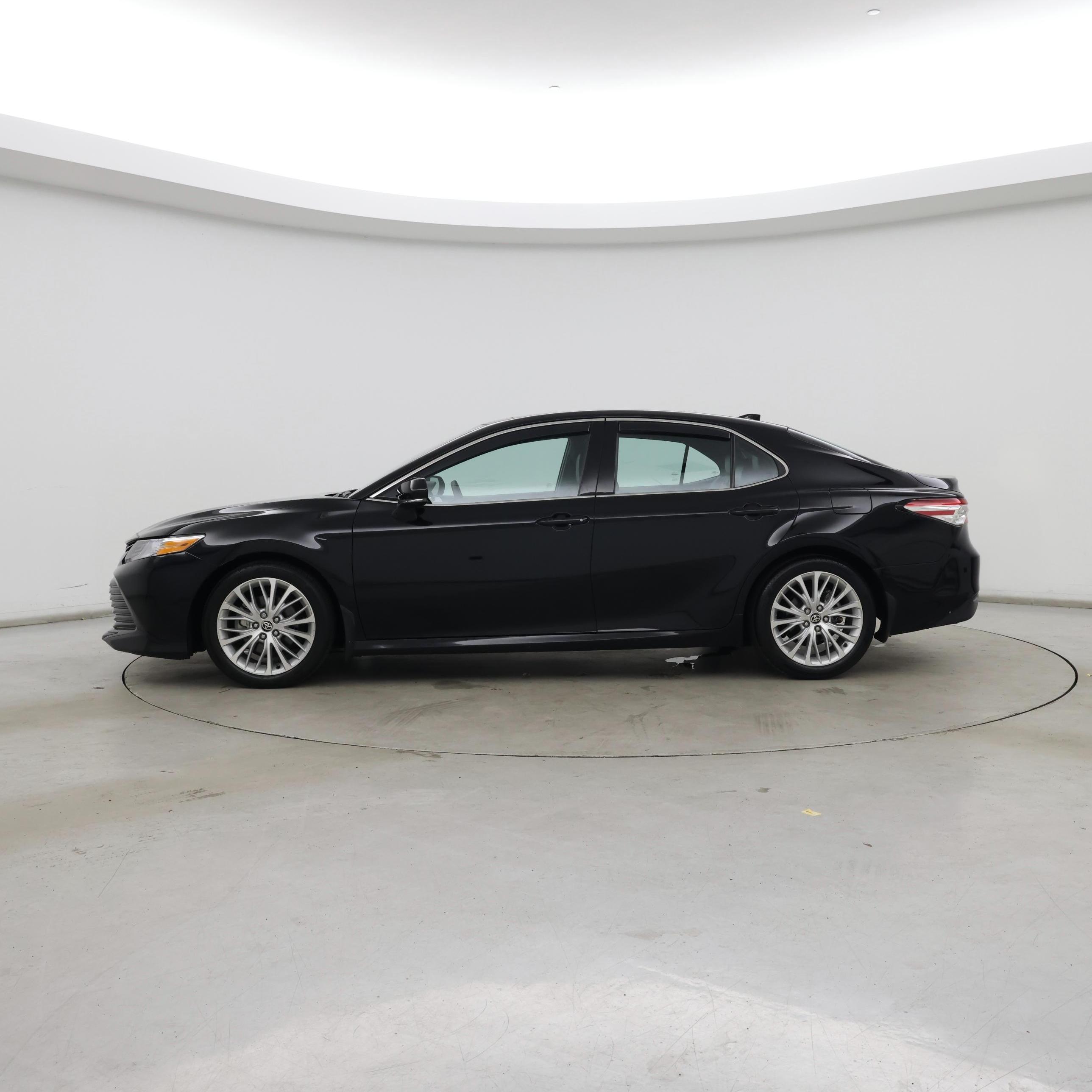 Thumbnail: 2020 Toyota Camry - 3