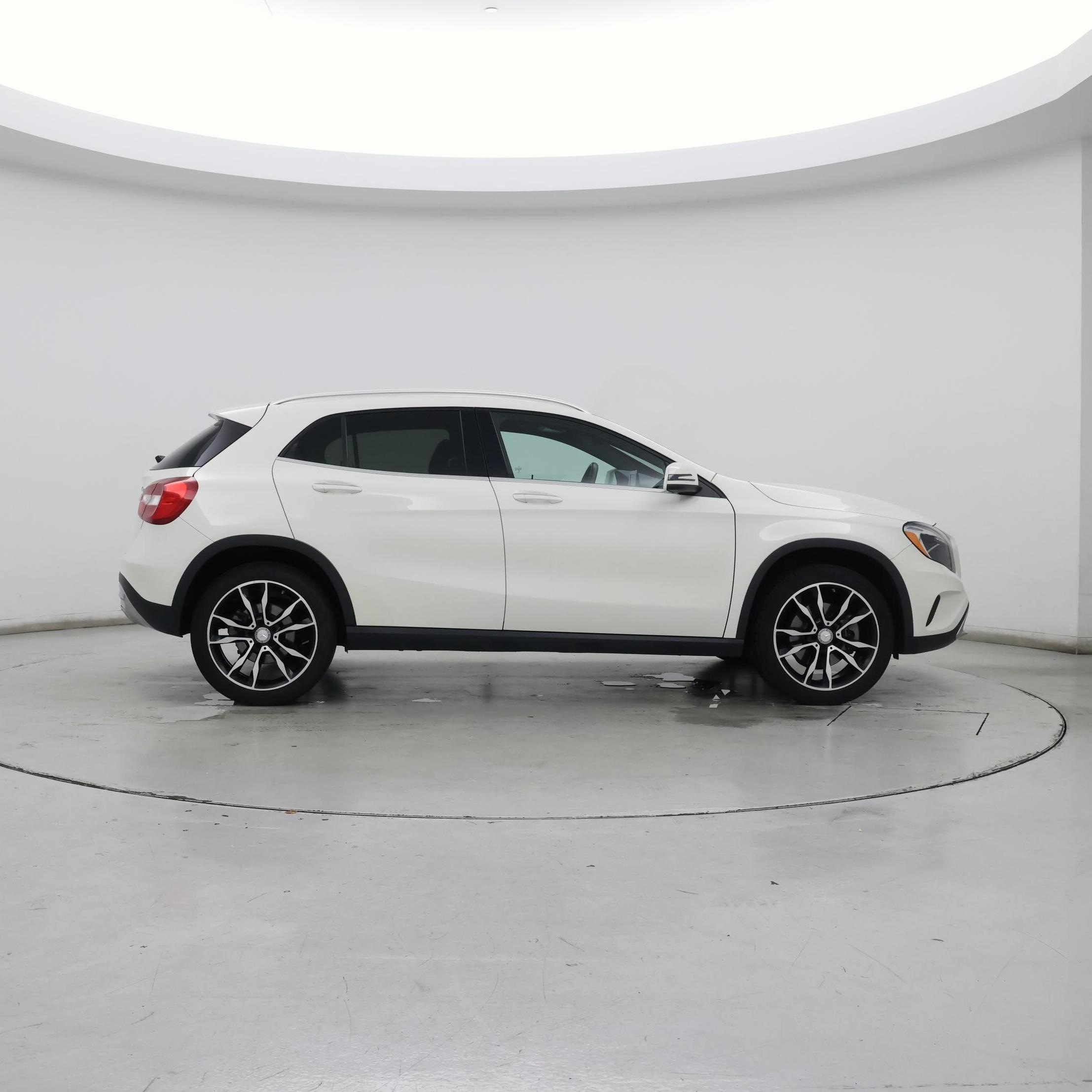 Thumbnail: 2017 Mercedes-Benz GLA - 7