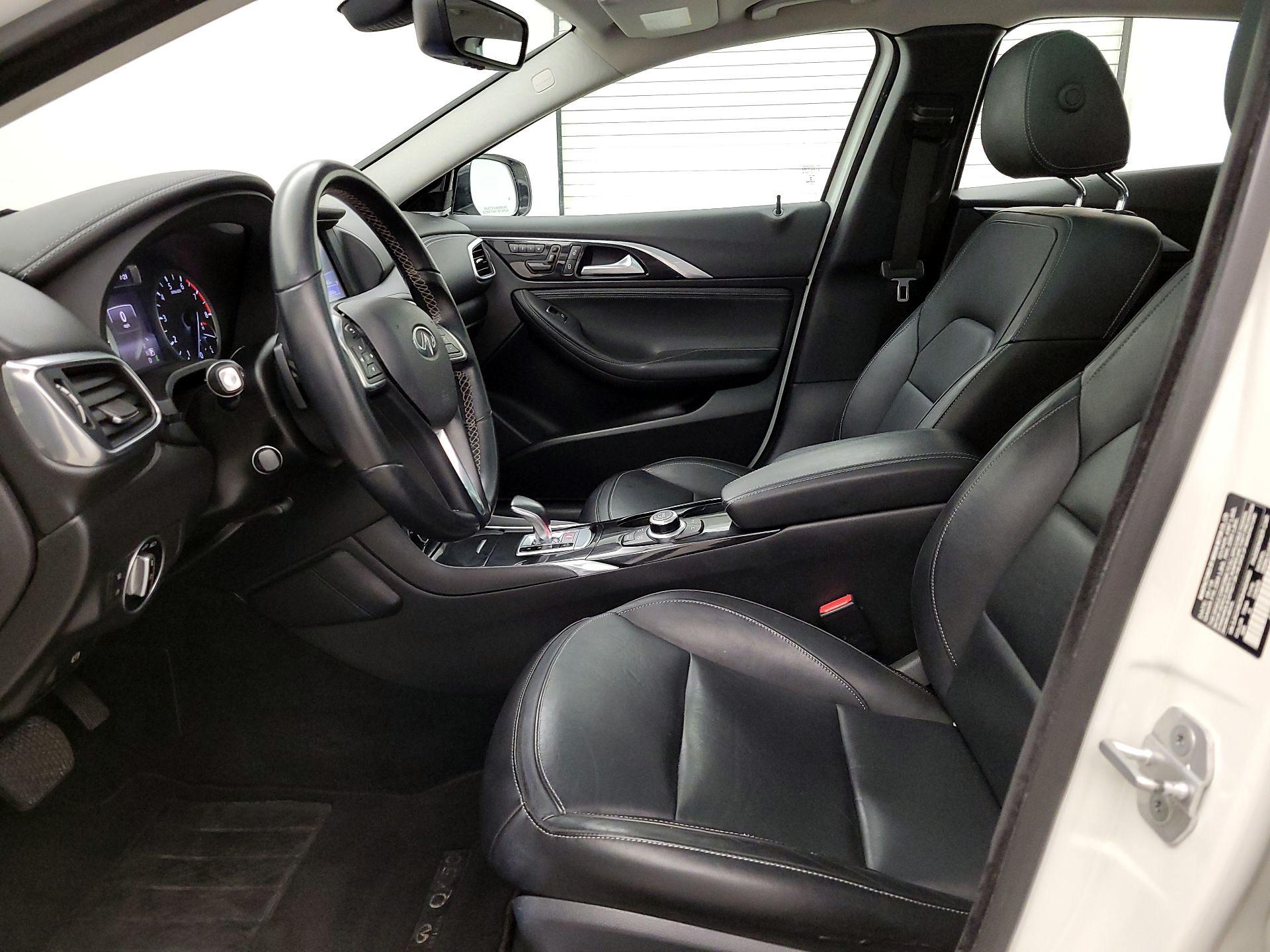 Thumbnail: 2017 INFINITI QX30 - 11