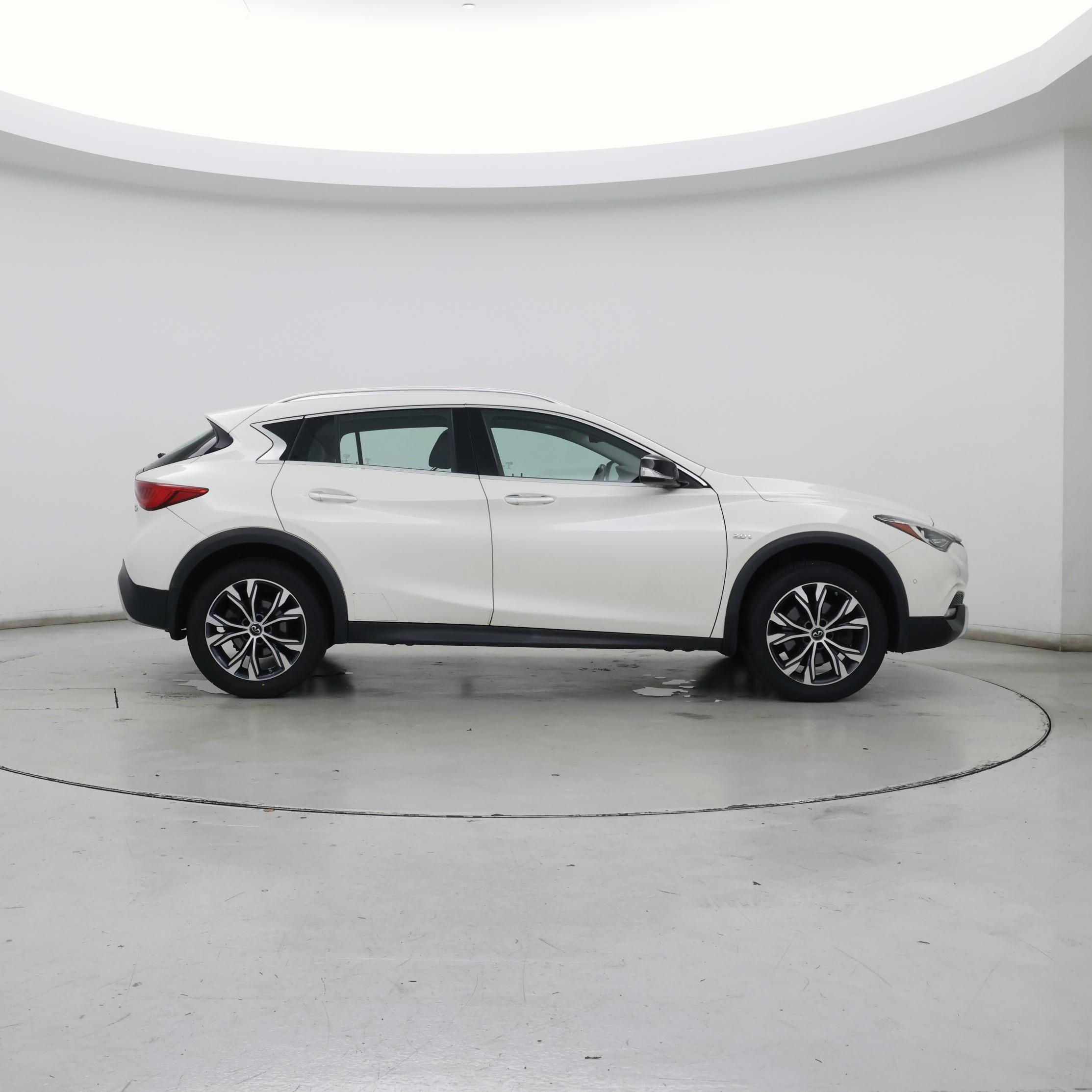 Thumbnail: 2017 INFINITI QX30 - 7