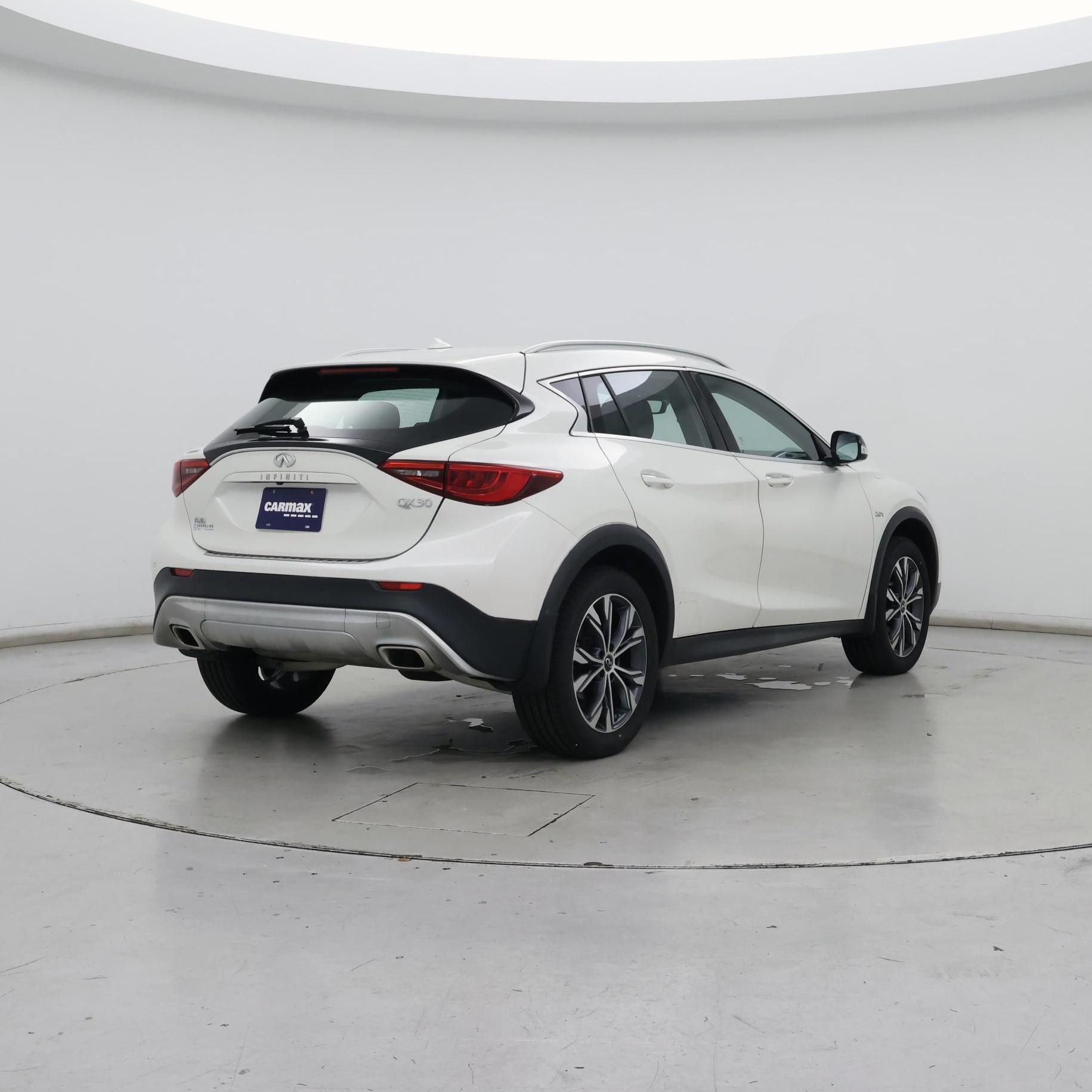 Thumbnail: 2017 INFINITI QX30 - 8