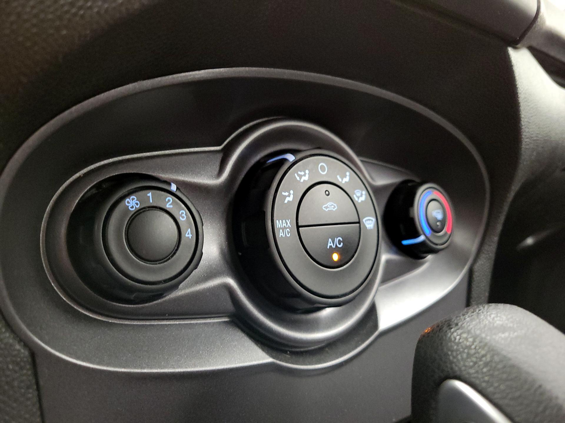 Thumbnail: 2016 Ford Fiesta - 15