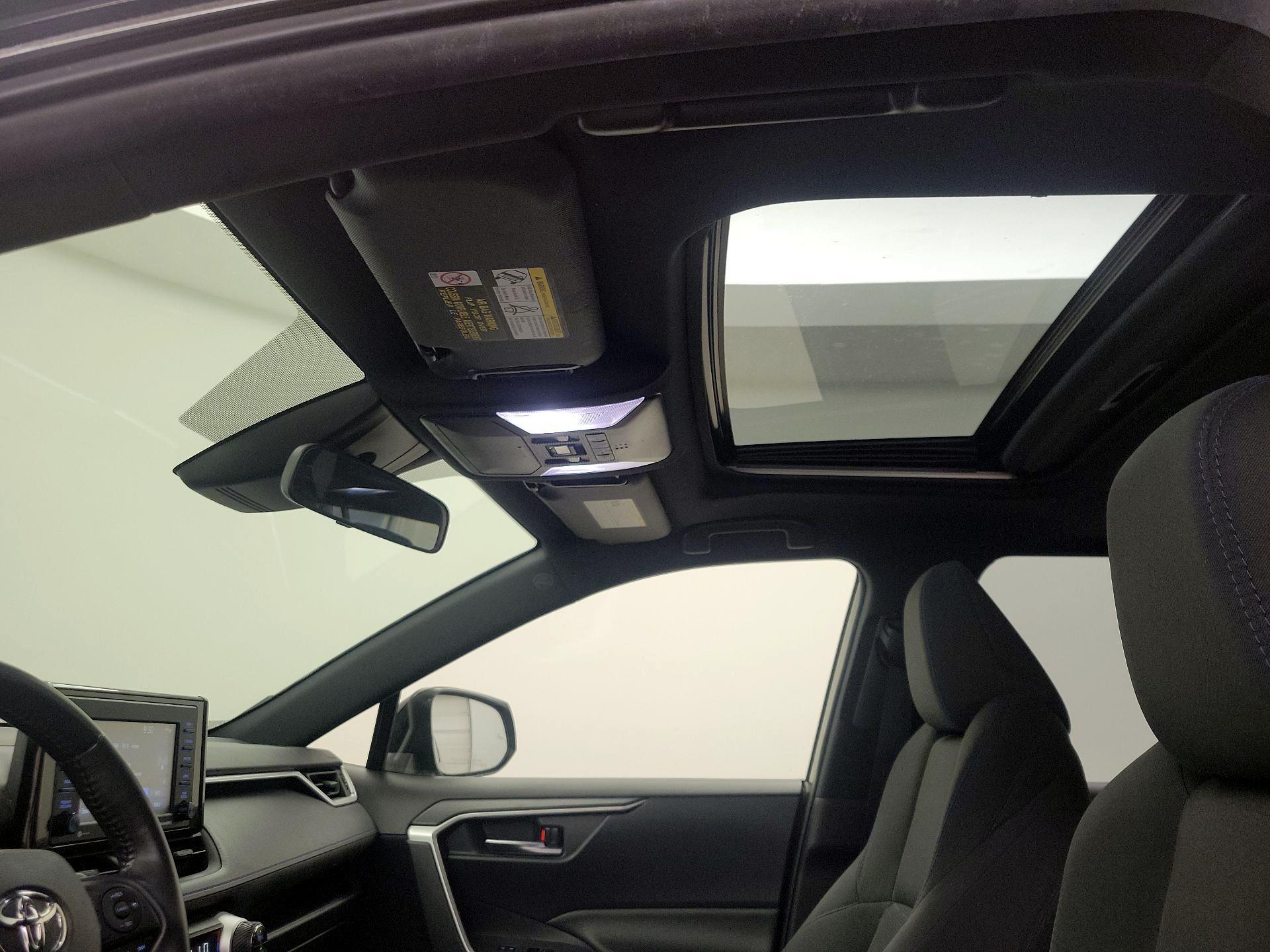 Thumbnail: 2022 Toyota RAV4 - 19