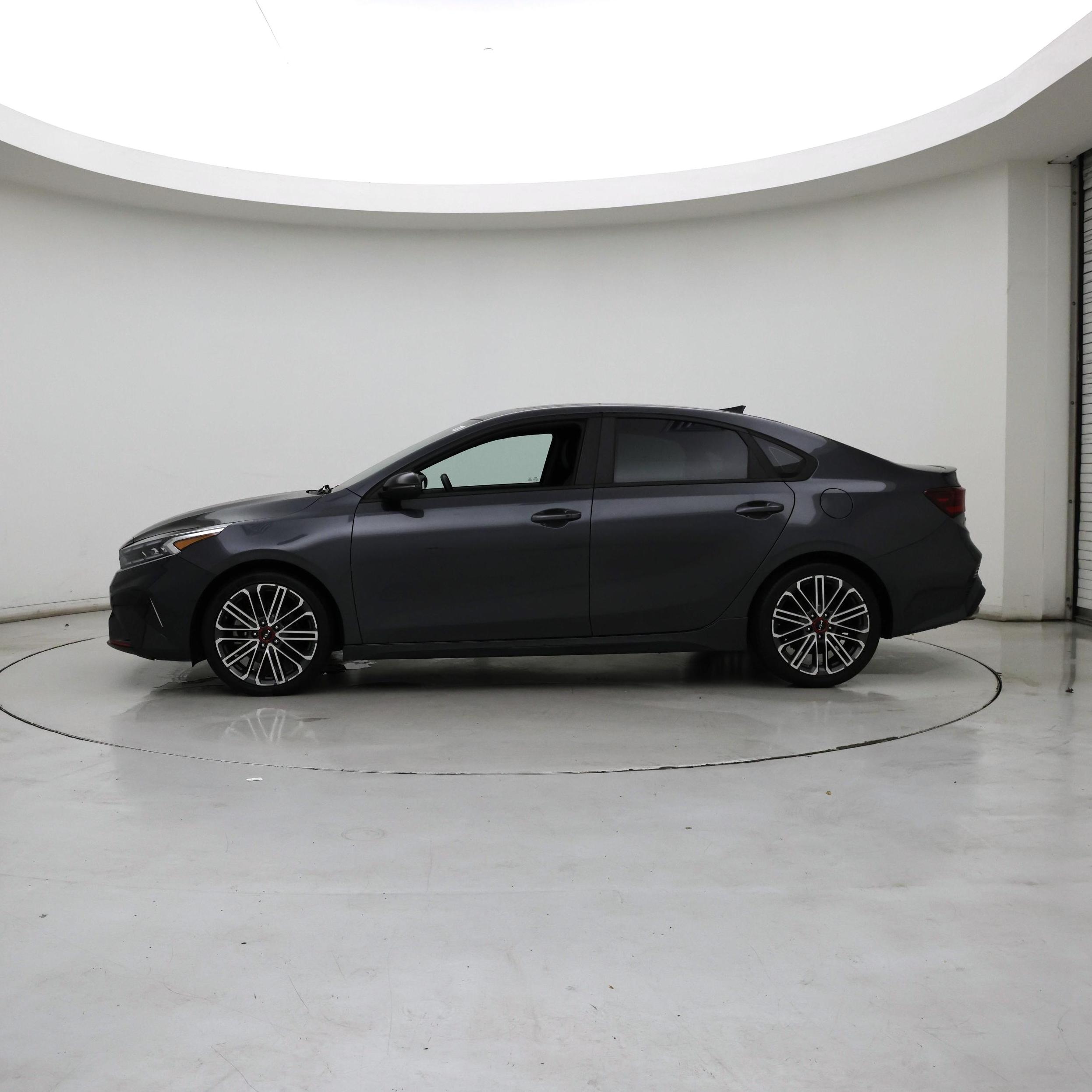 Thumbnail: 2023 Kia Forte - 3