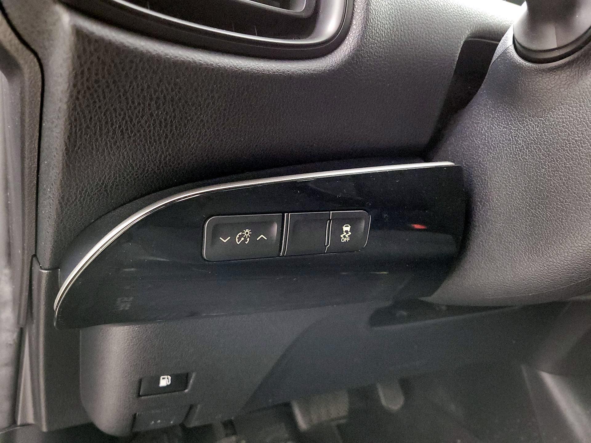 Thumbnail: 2016 Toyota Prius - 13