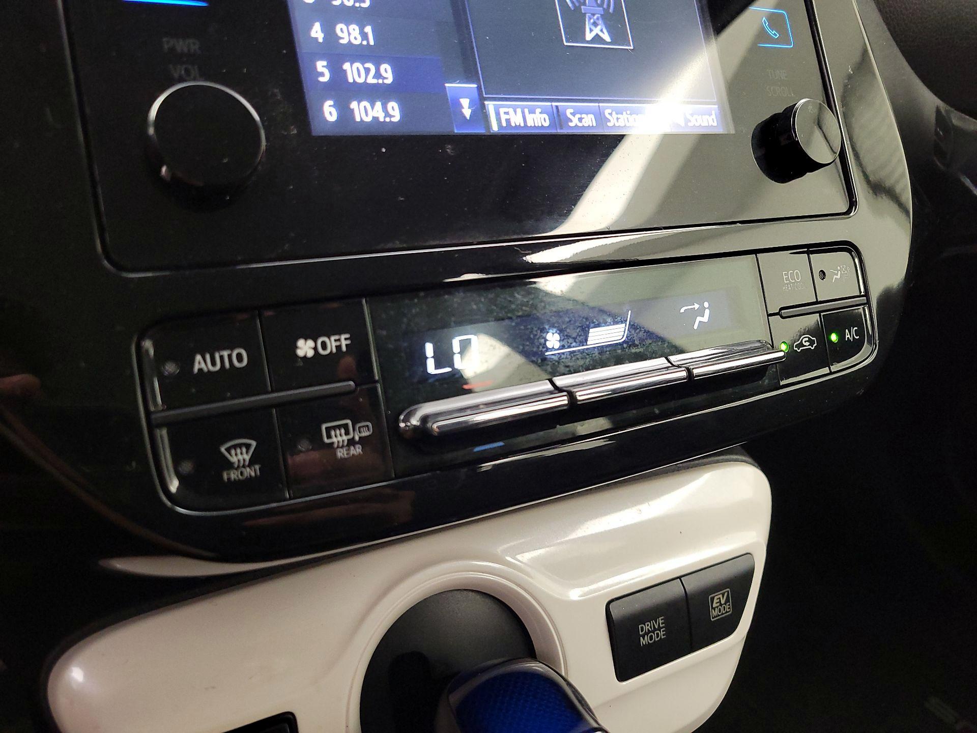 Thumbnail: 2016 Toyota Prius - 16
