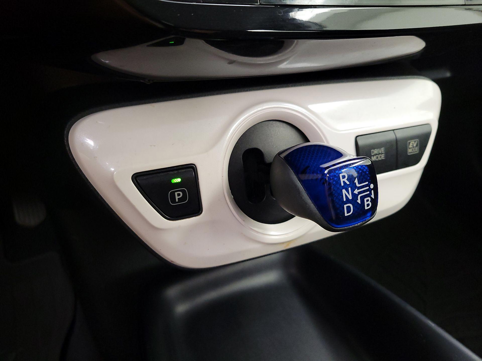 Thumbnail: 2016 Toyota Prius - 17