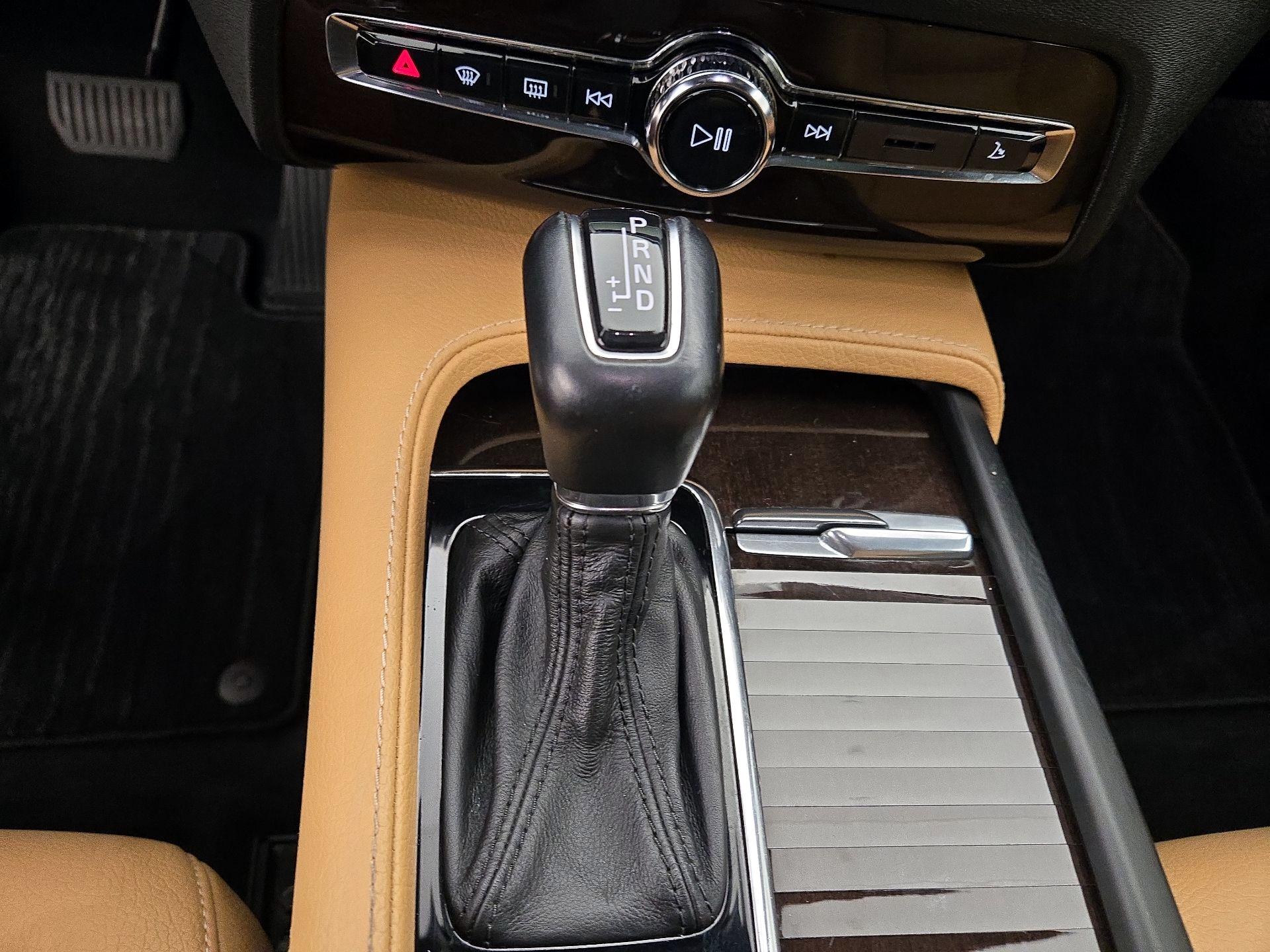 Thumbnail: 2019 Volvo XC90 - 16