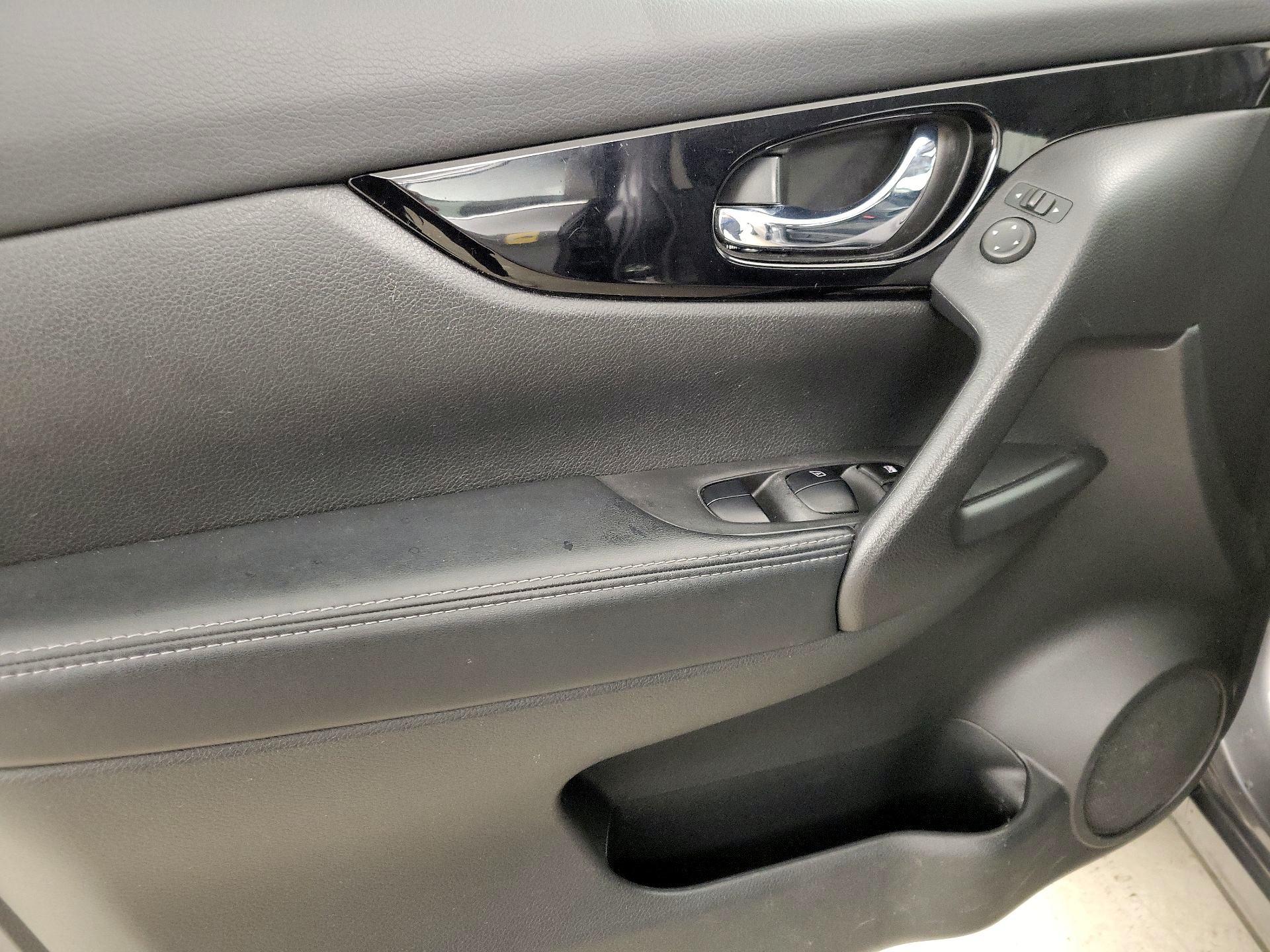 Thumbnail: 2019 Nissan Rogue Sport - 12