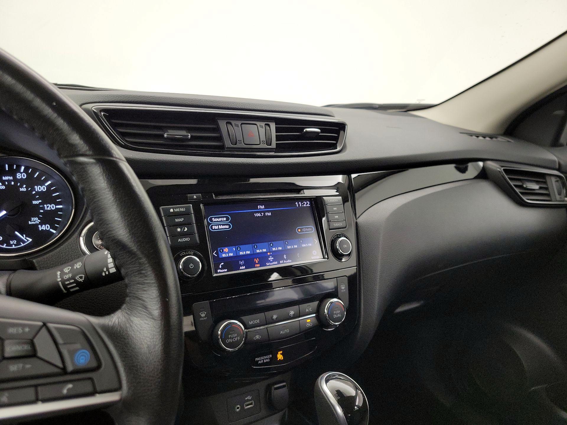 Thumbnail: 2019 Nissan Rogue Sport - 16