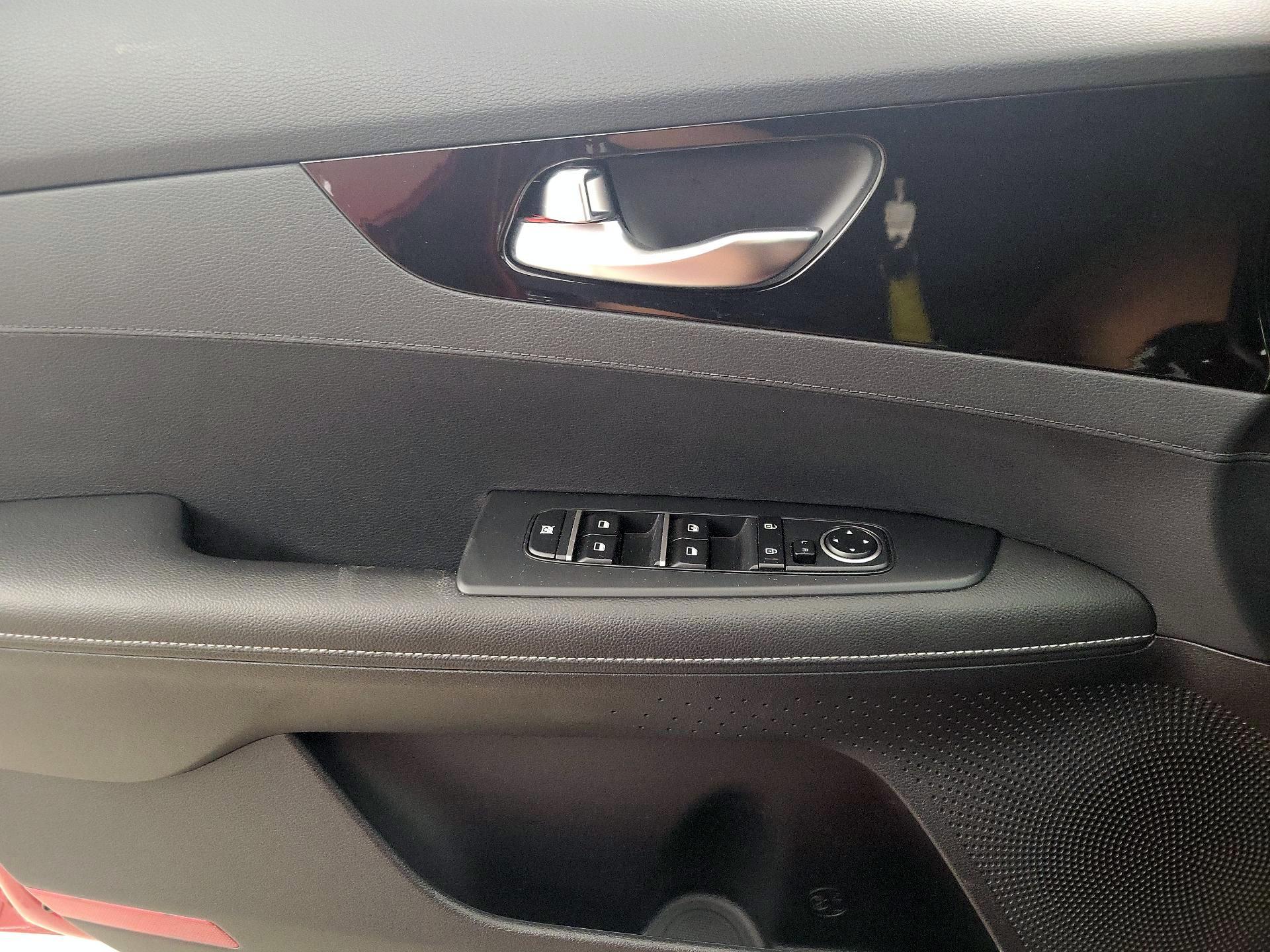 Thumbnail: 2019 Kia Forte - 12