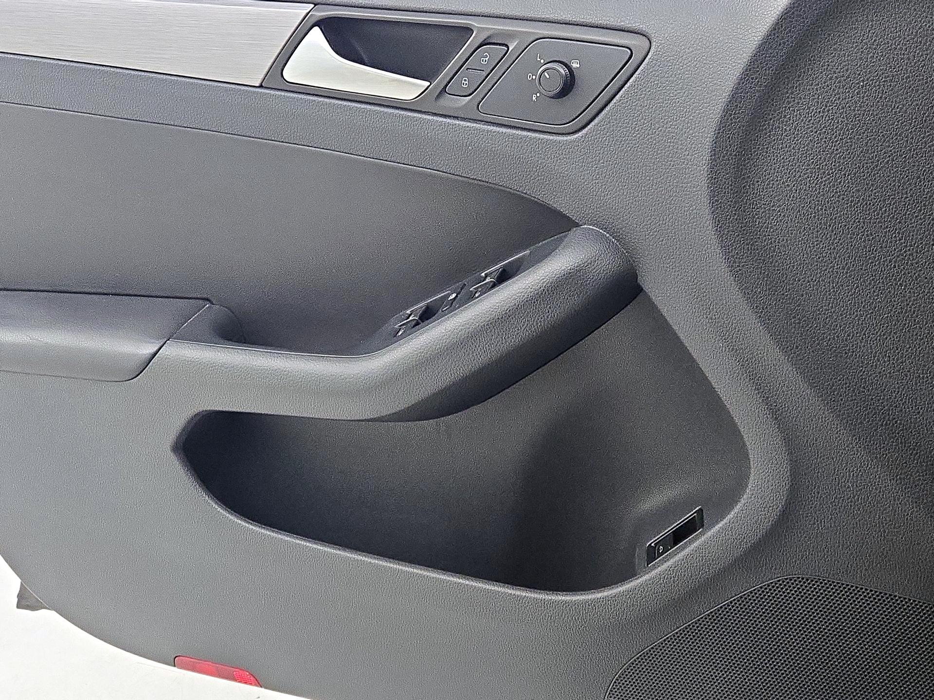 Thumbnail: 2016 Volkswagen Jetta - 12