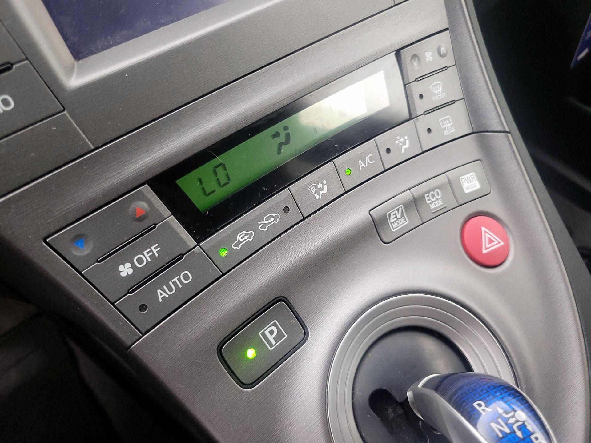 Thumbnail: 2014 Toyota Prius - 15