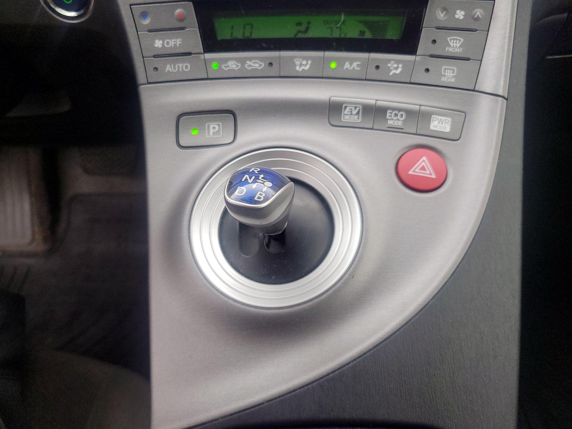 Thumbnail: 2014 Toyota Prius - 16