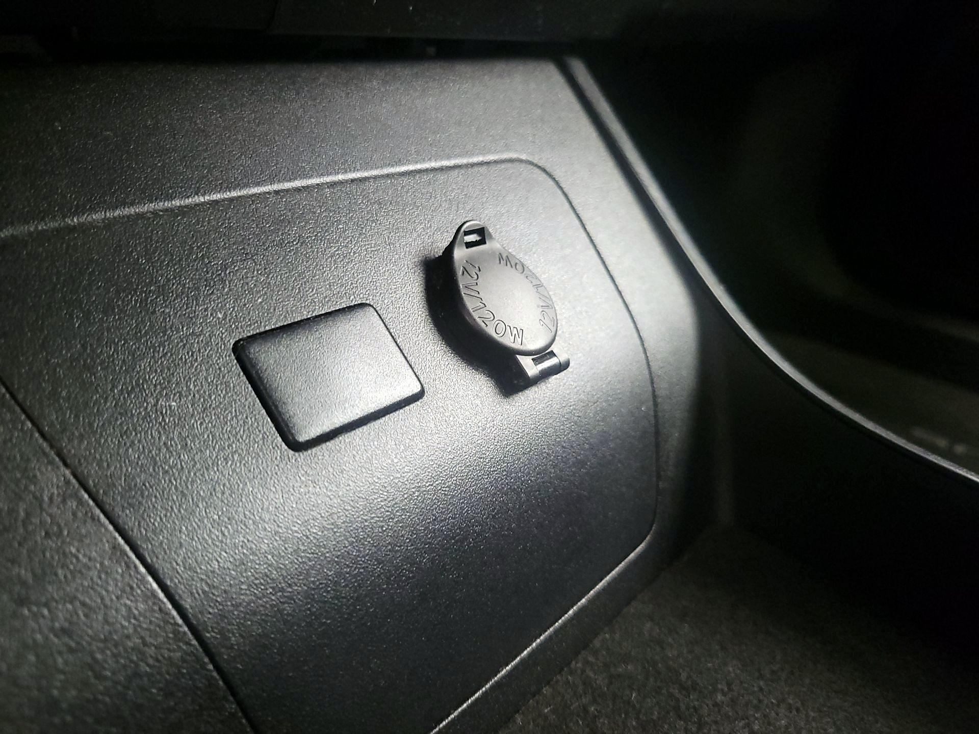 Thumbnail: 2014 Toyota Prius - 17