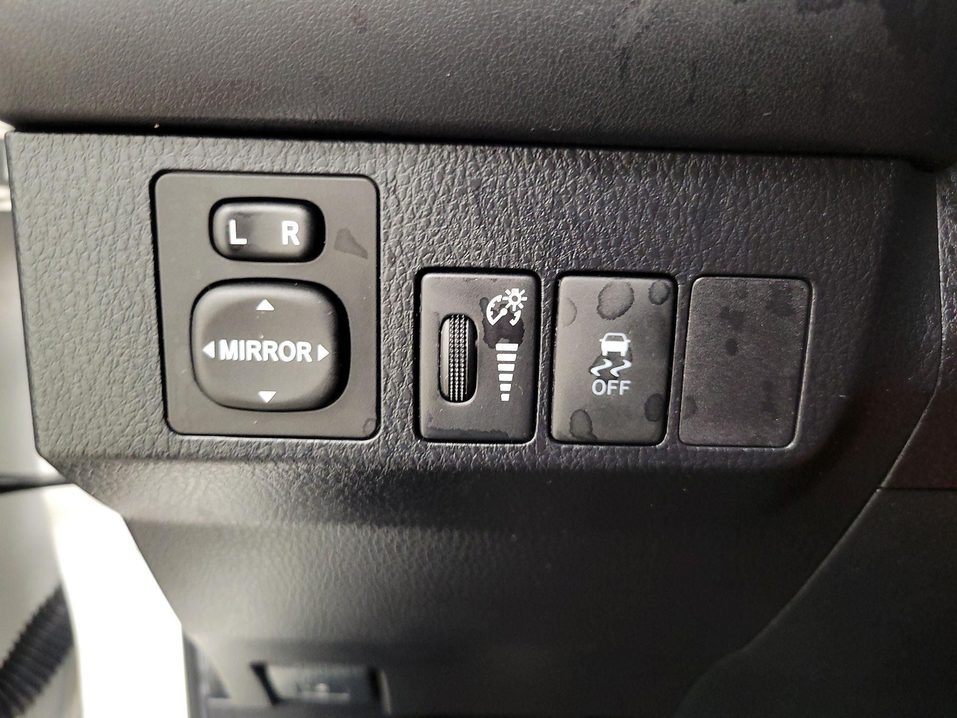 Thumbnail: 2015 Toyota RAV4 - 13