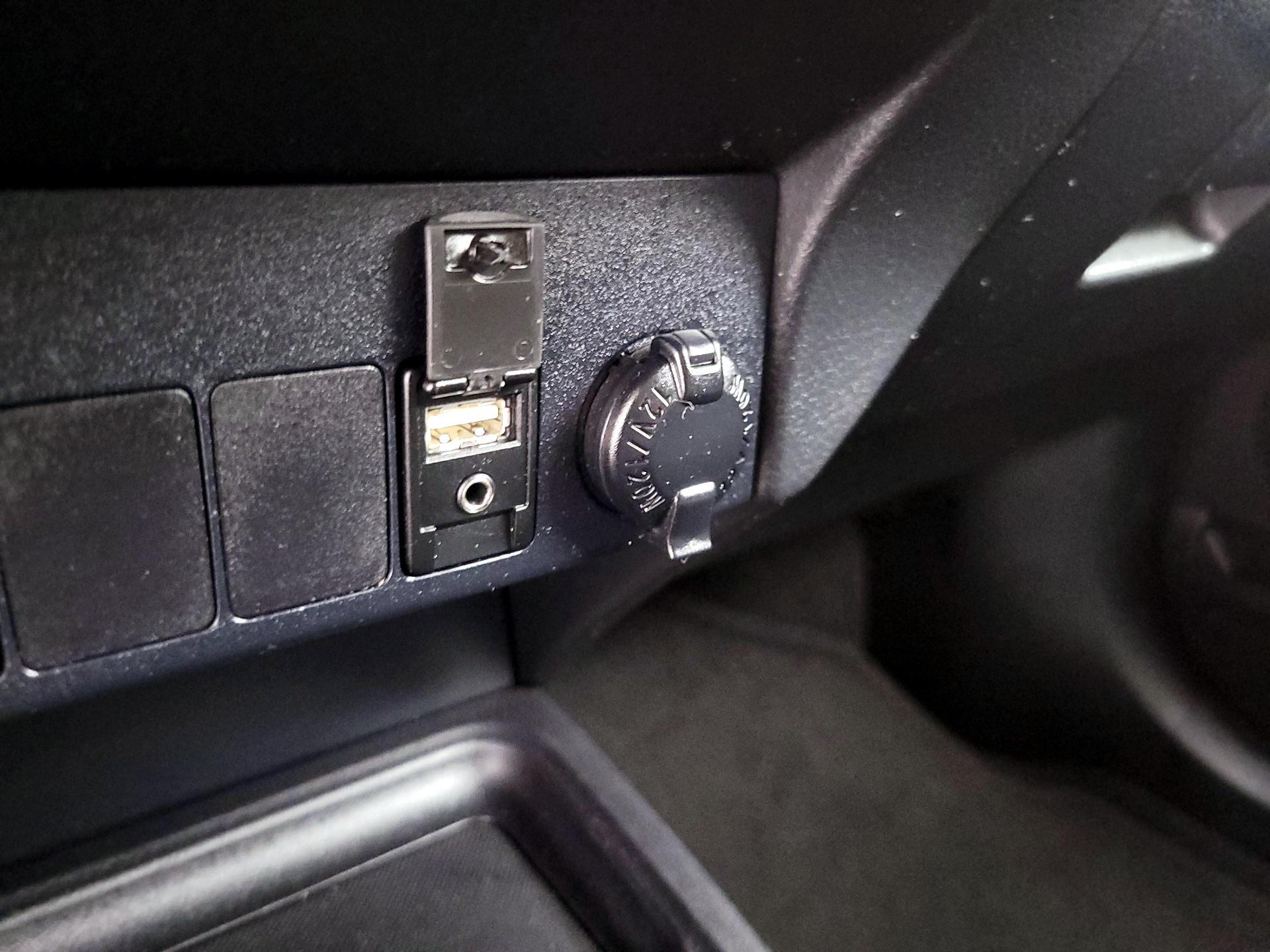 Thumbnail: 2015 Toyota RAV4 - 18