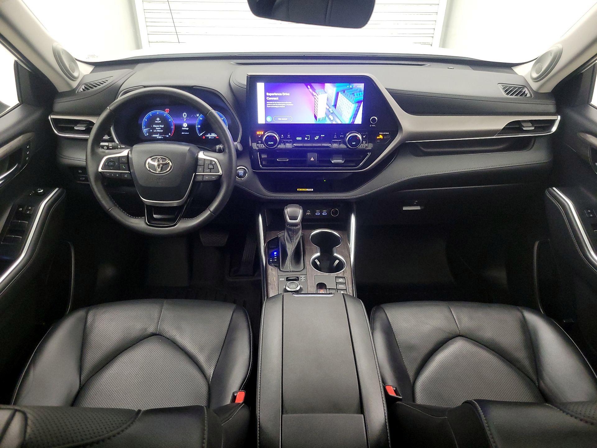 Thumbnail: 2023 Toyota Highlander - 9