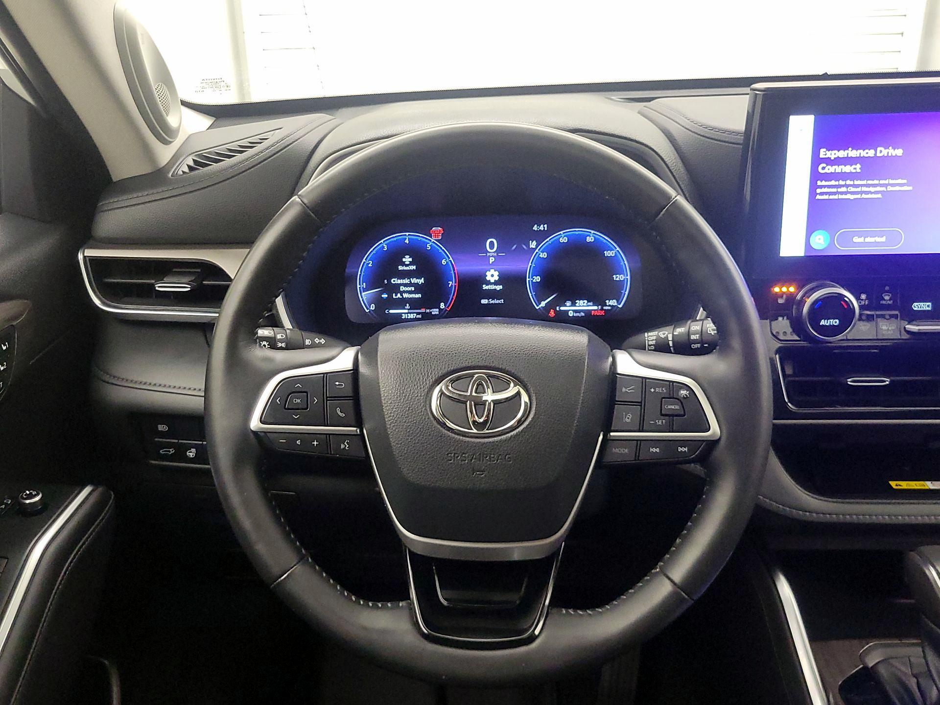 Thumbnail: 2023 Toyota Highlander - 10