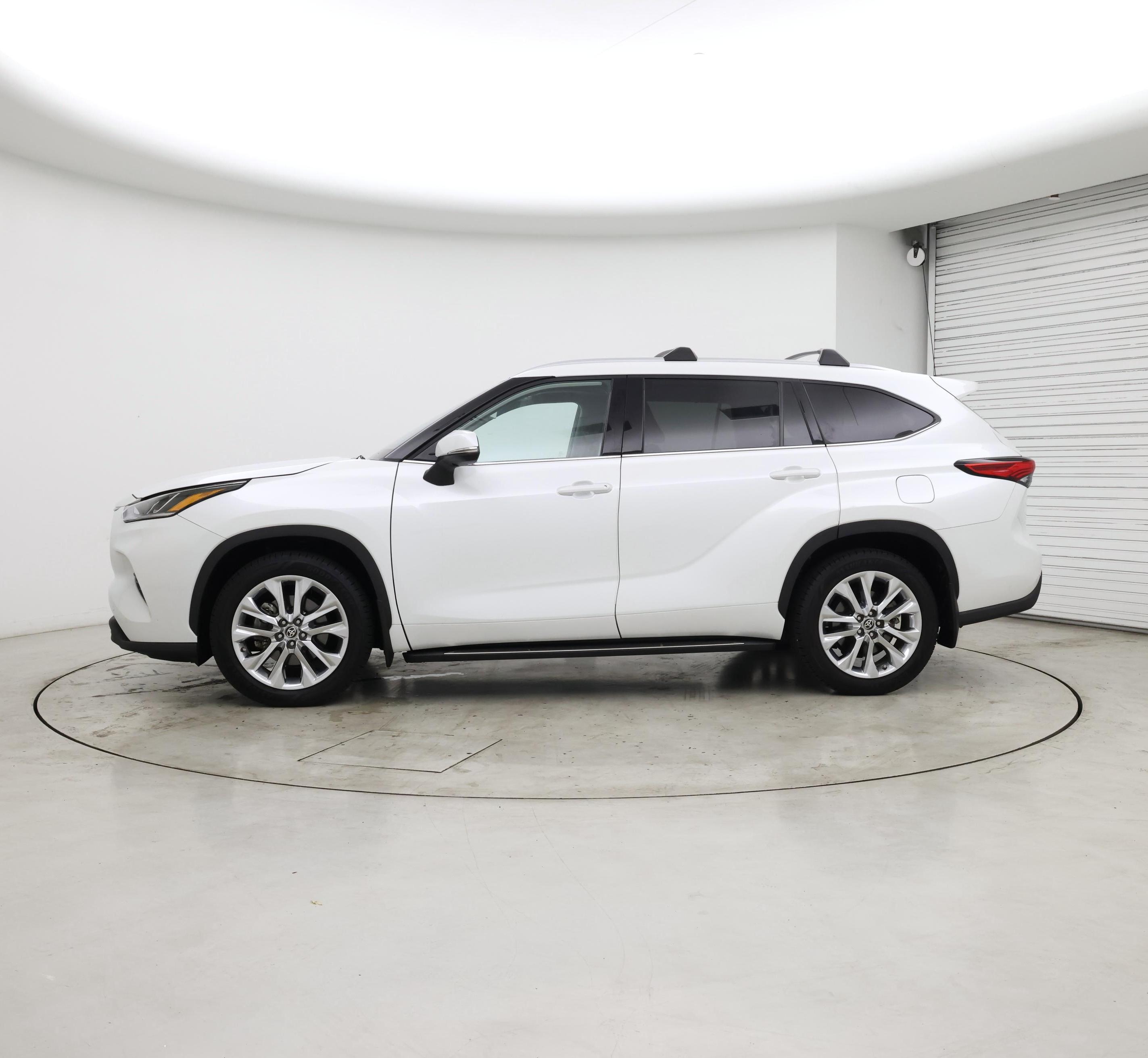 Thumbnail: 2023 Toyota Highlander - 3