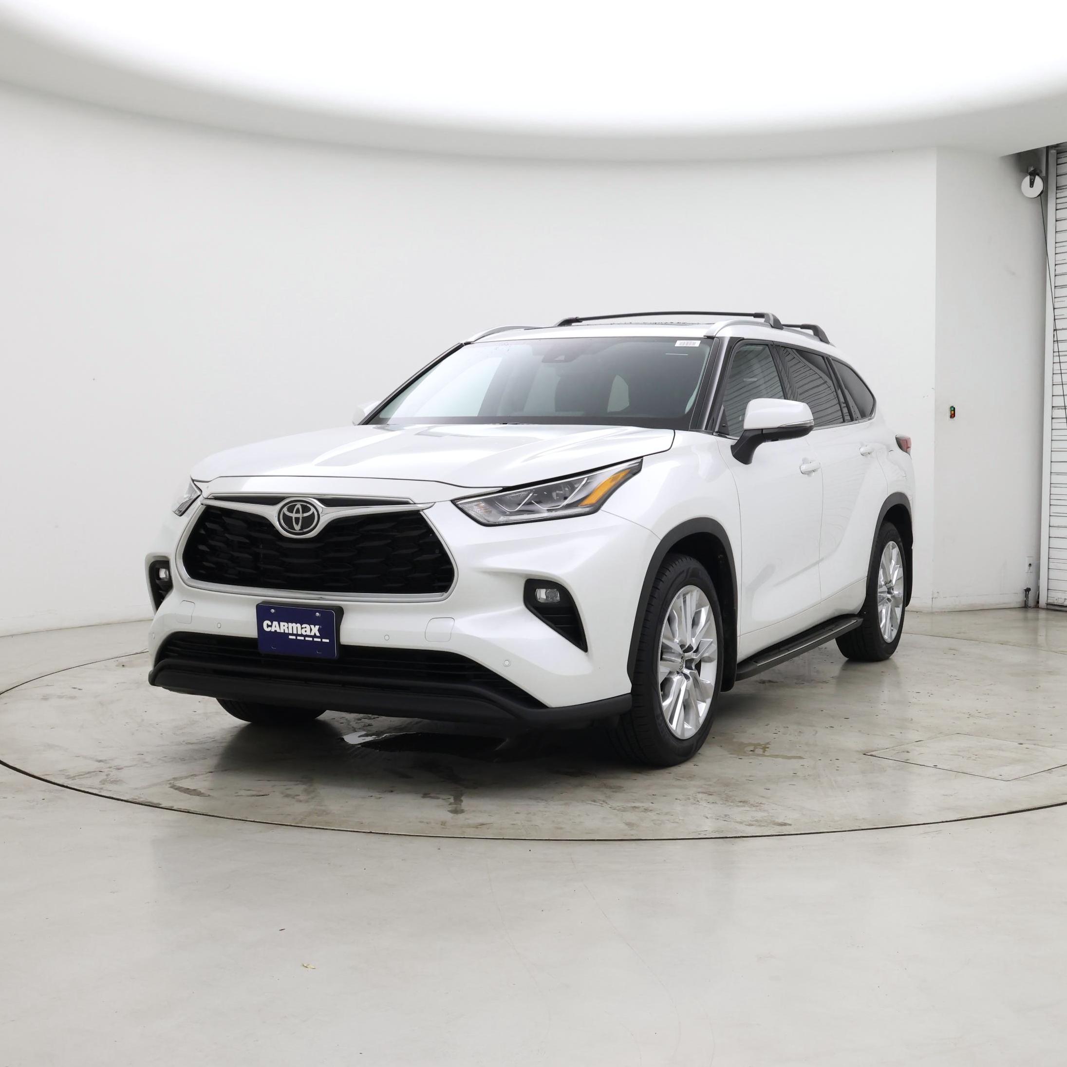 Thumbnail: 2023 Toyota Highlander - 4