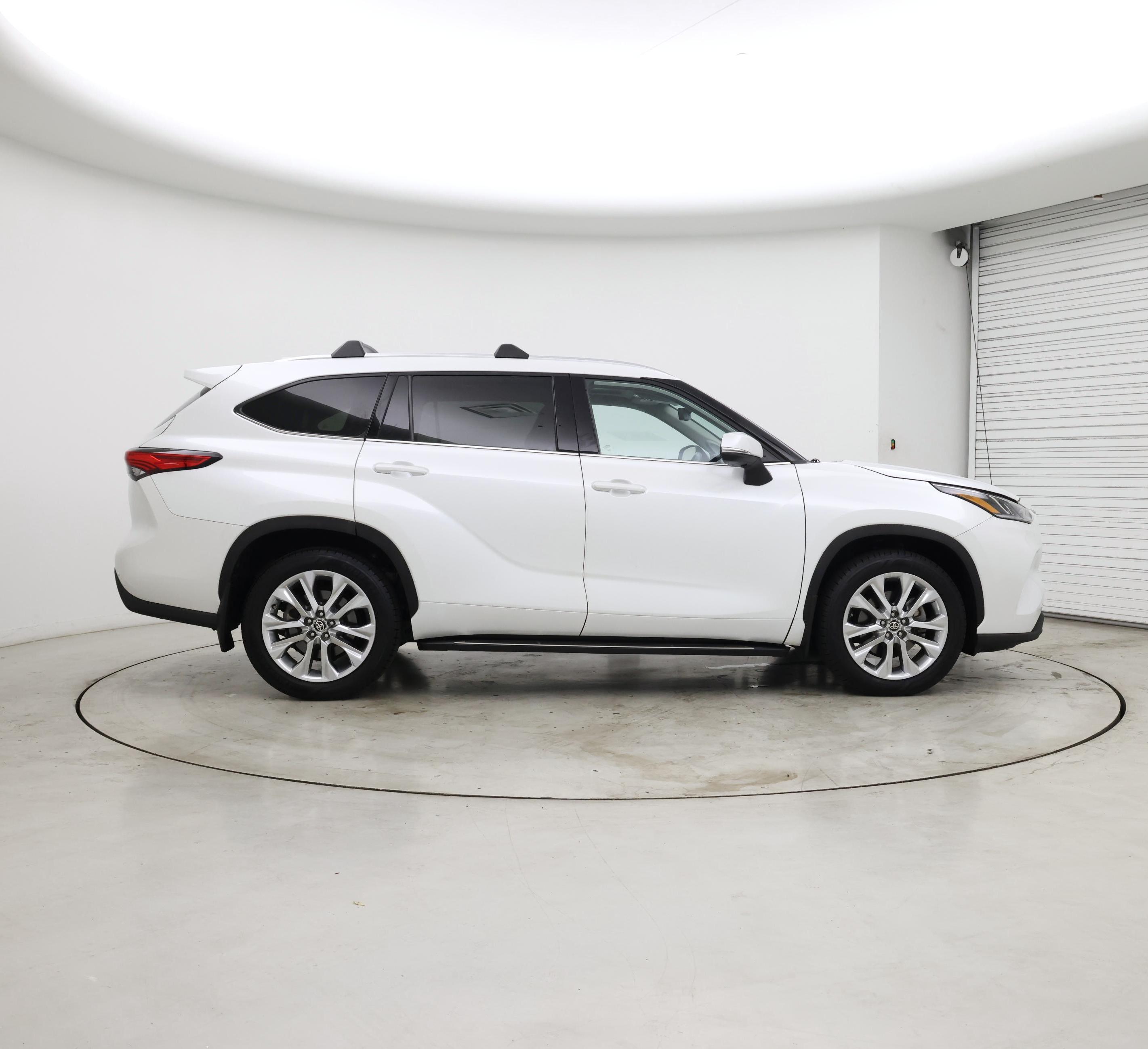 Thumbnail: 2023 Toyota Highlander - 7