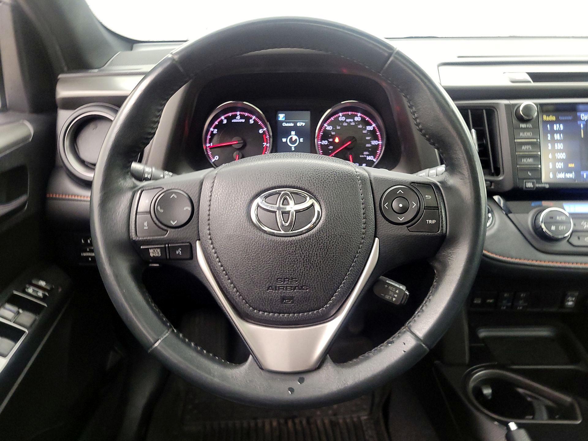 Thumbnail: 2016 Toyota RAV4 - 10